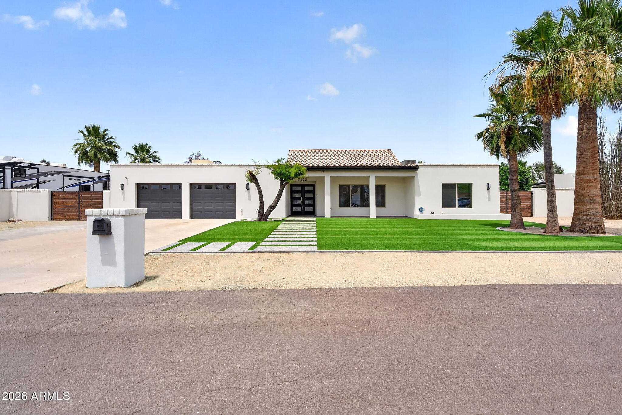 7222 W JOHN CABOT Road