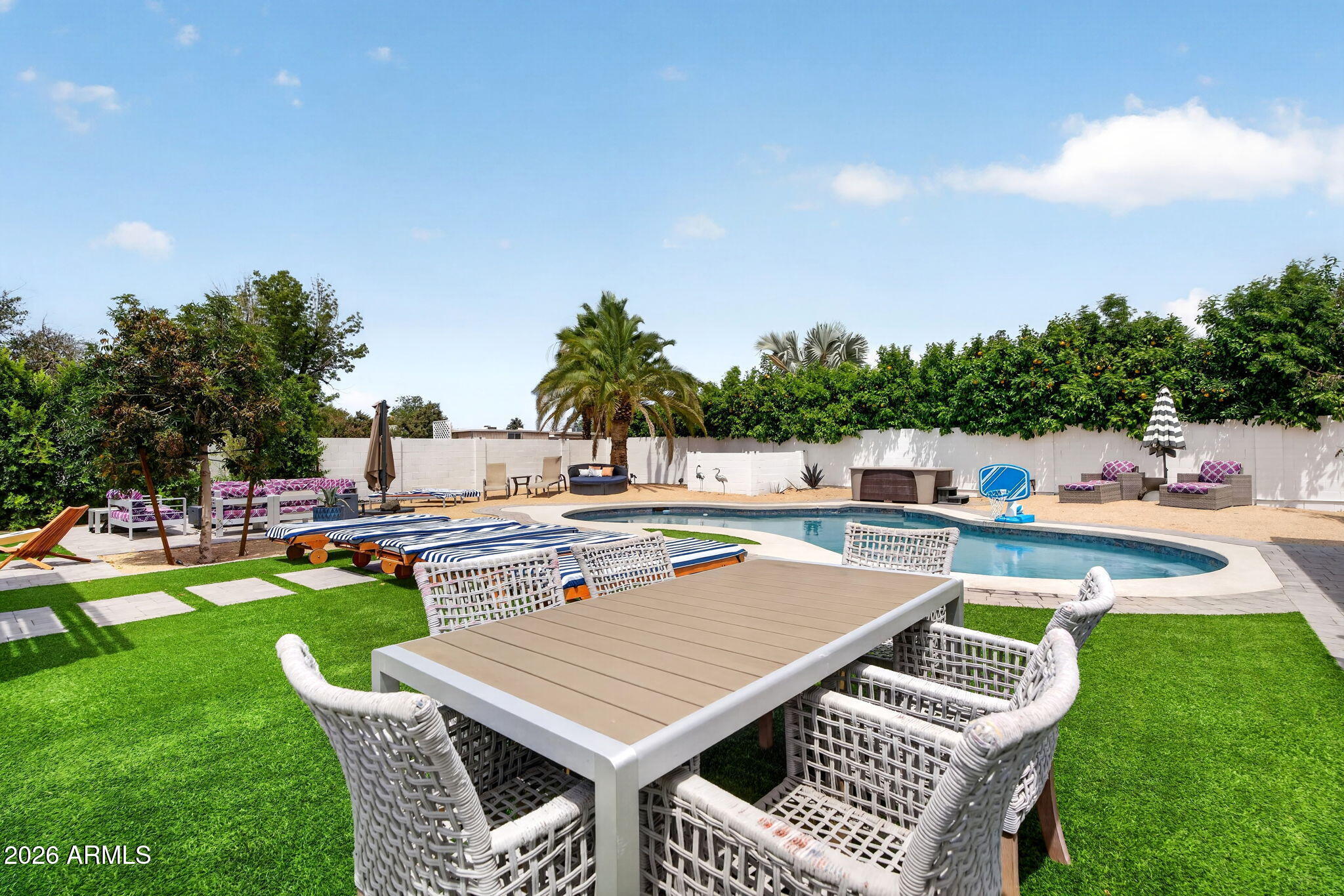 7222 W JOHN CABOT Road