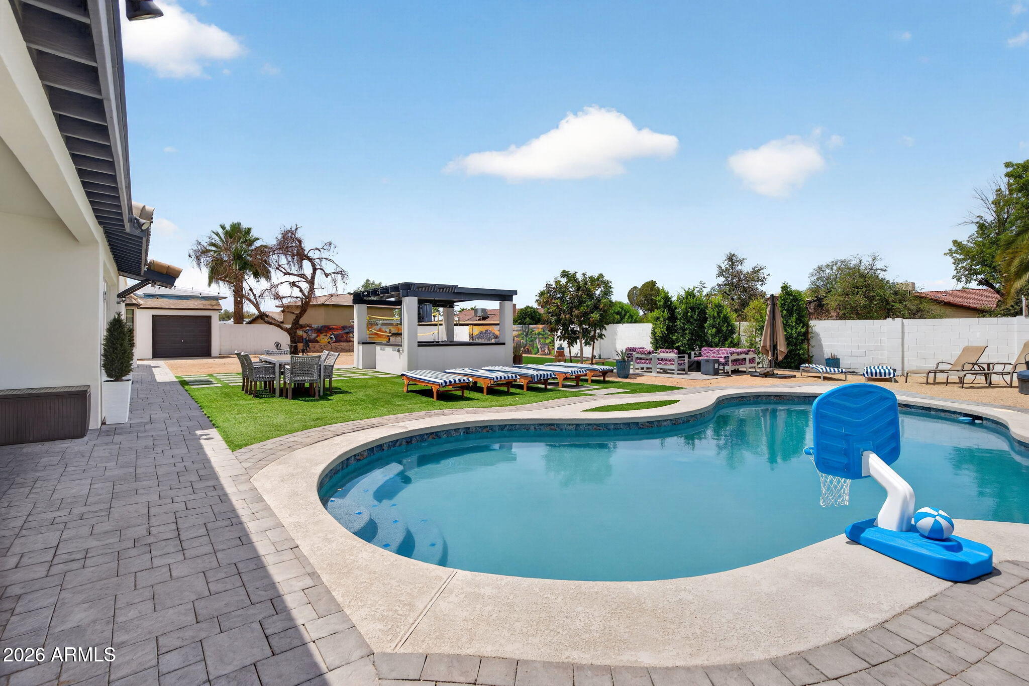 7222 W JOHN CABOT Road