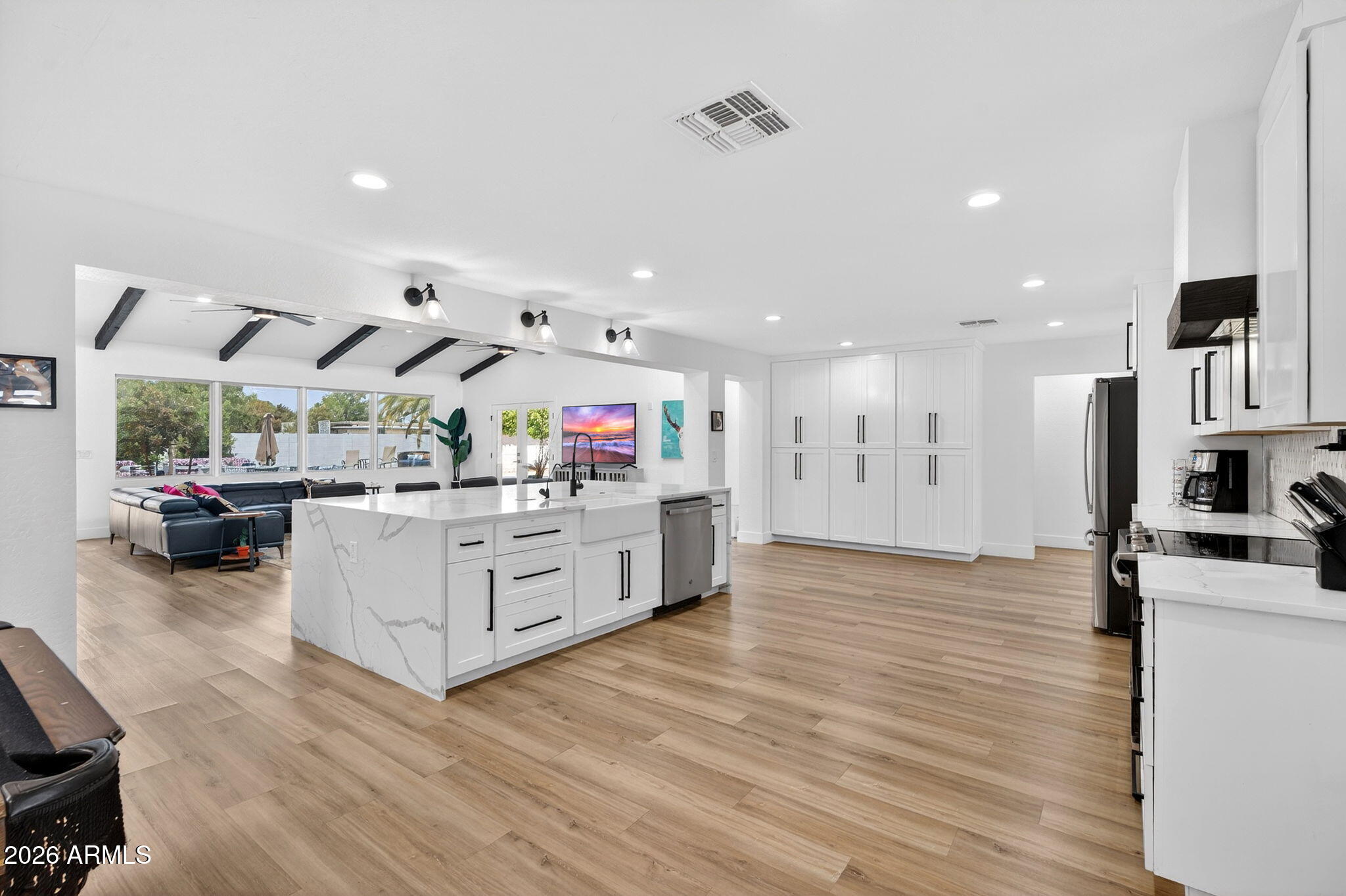 7222 W JOHN CABOT Road