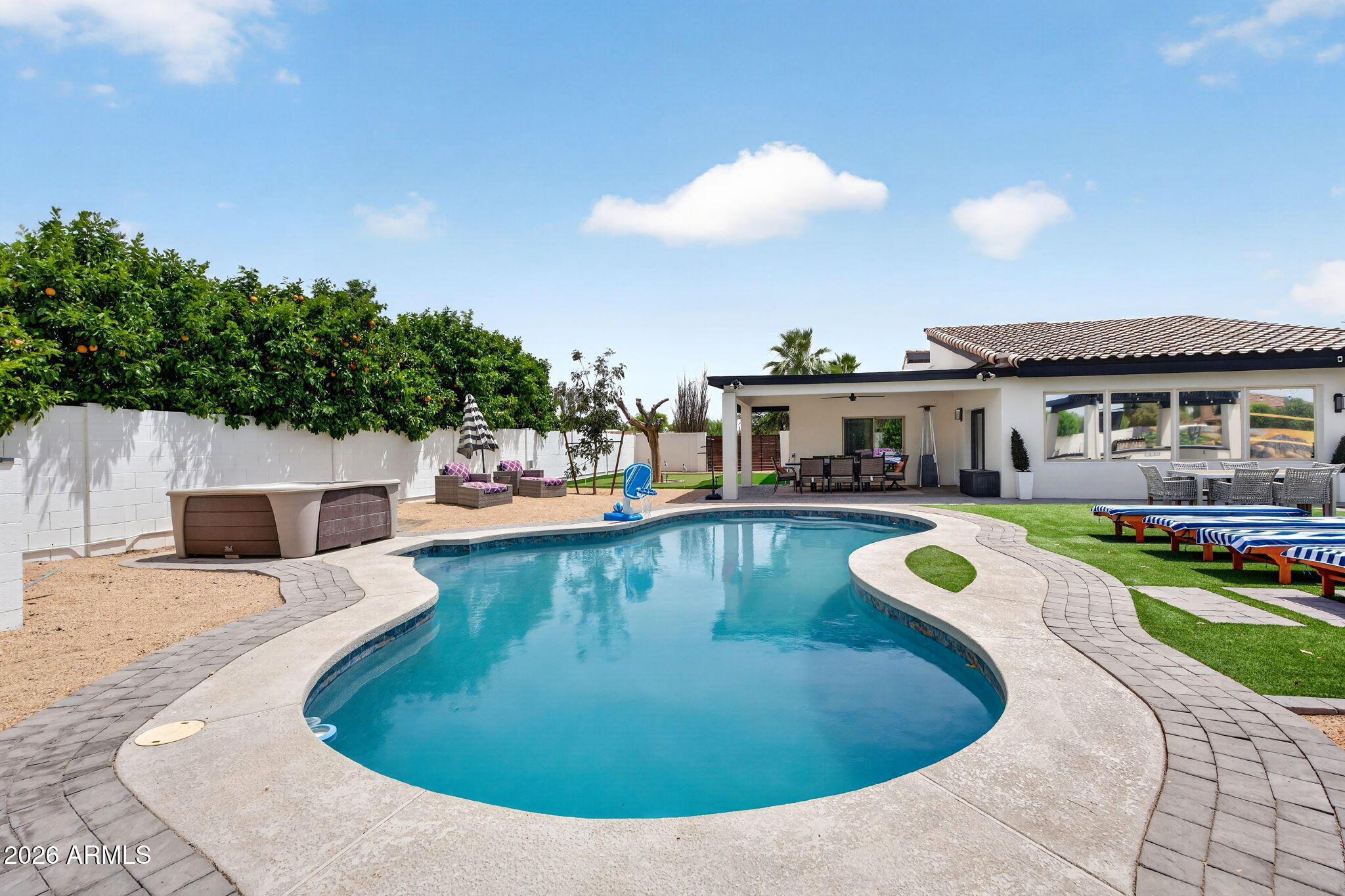 7222 W JOHN CABOT Road