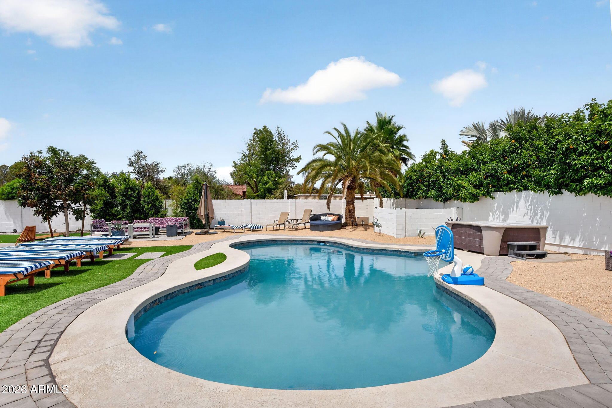 7222 W JOHN CABOT Road