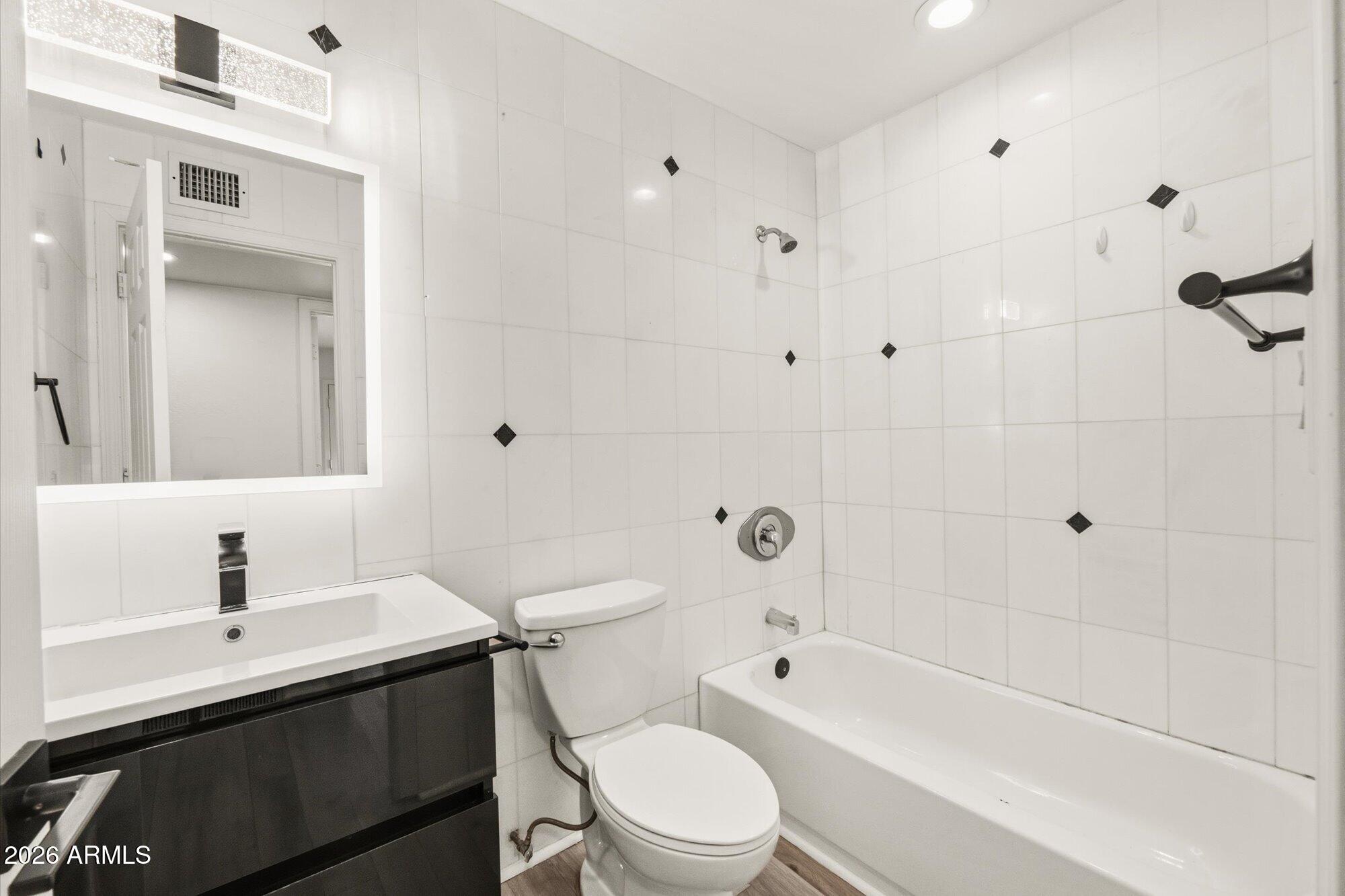 2219 N 74th Place