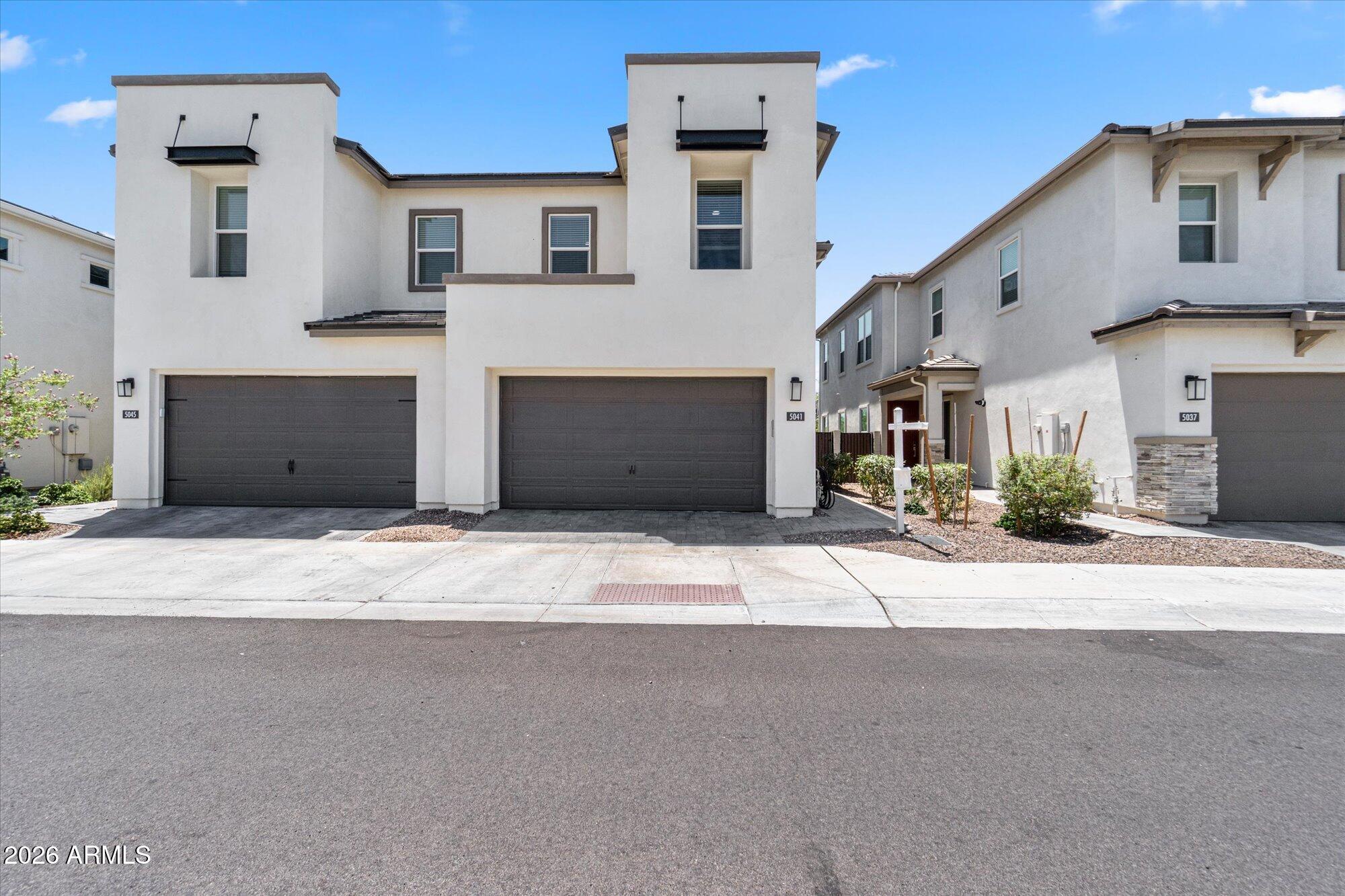 5041 E WOODRIDGE Drive