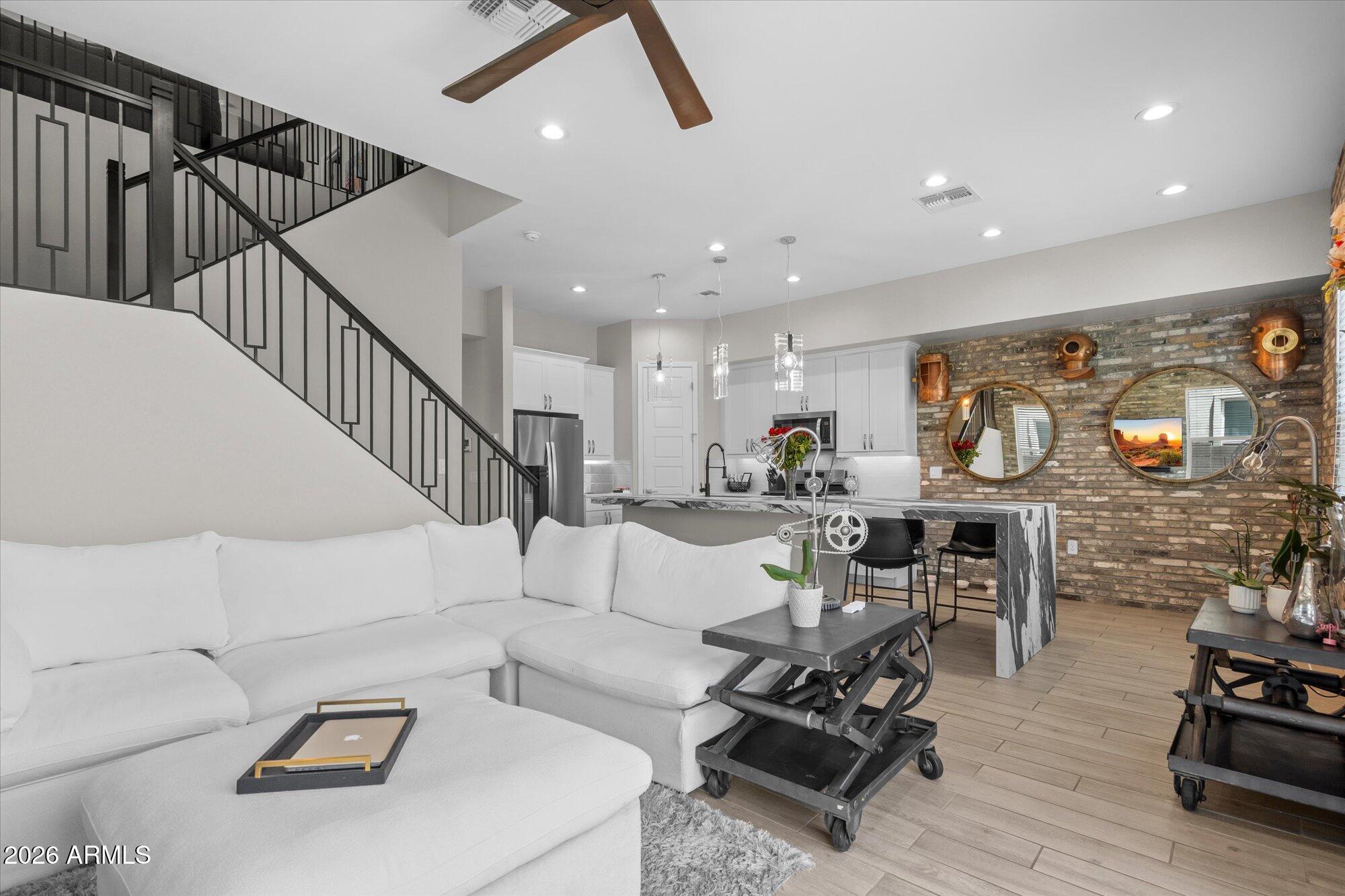 5041 E WOODRIDGE Drive