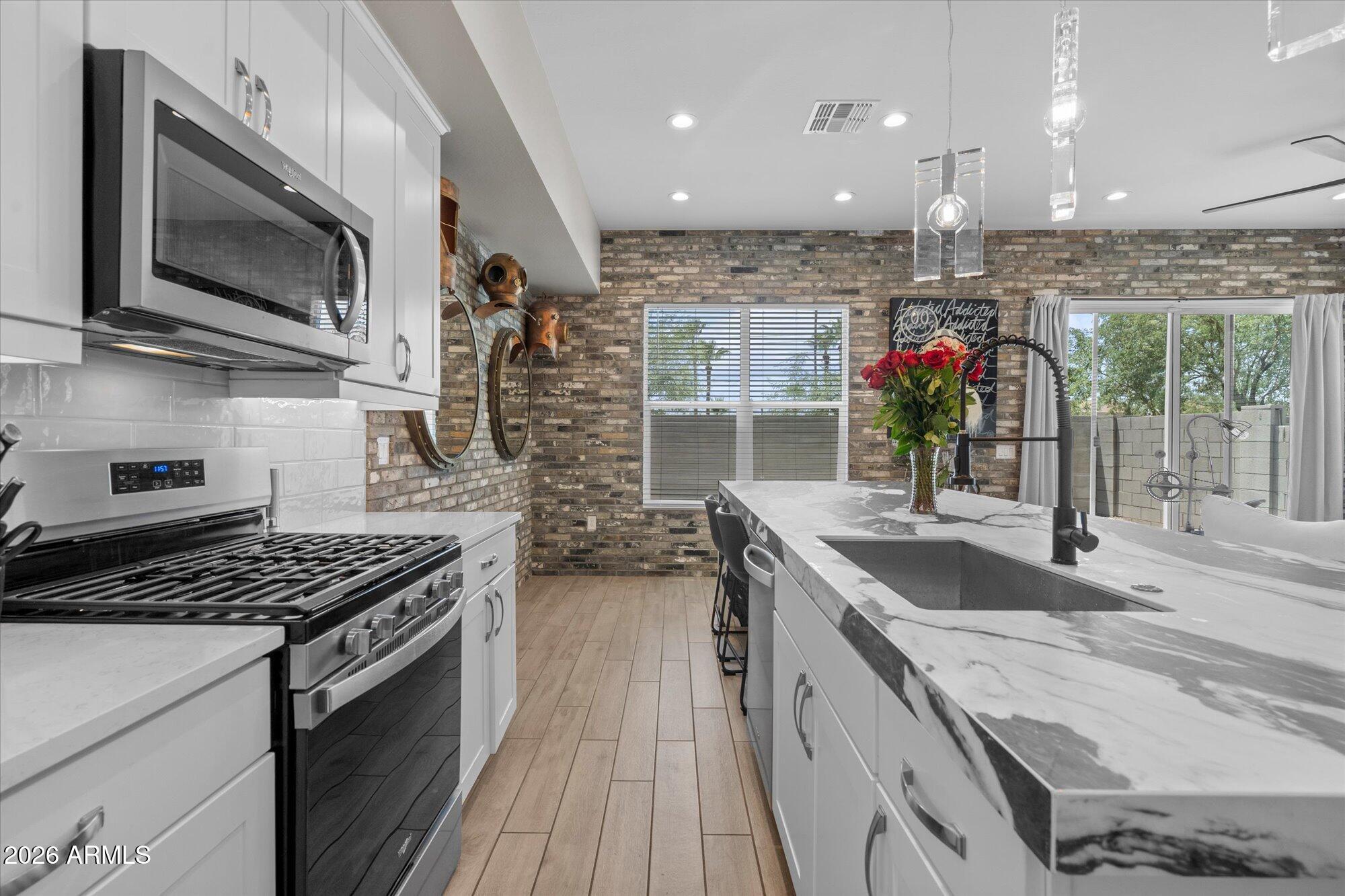 5041 E WOODRIDGE Drive