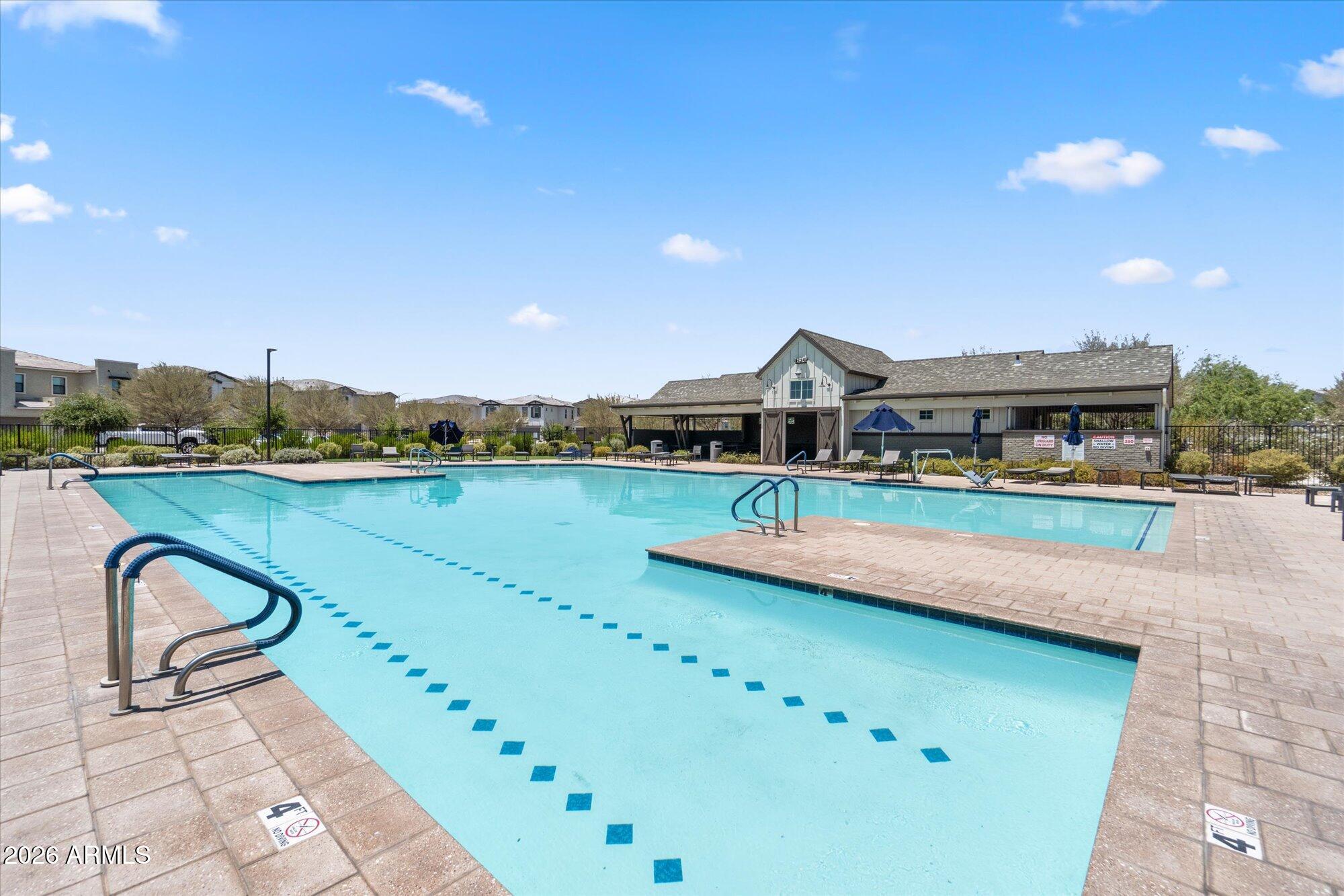 5041 E WOODRIDGE Drive
