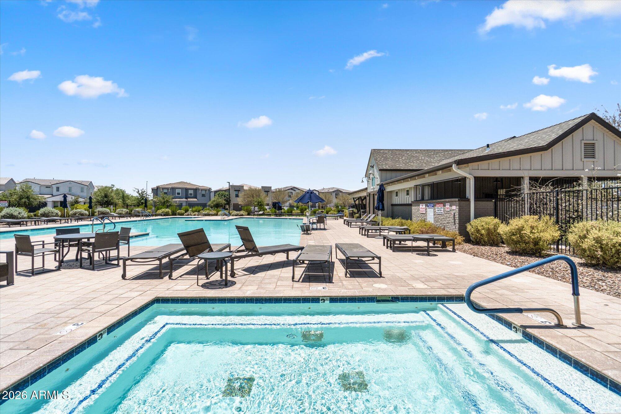 5041 E WOODRIDGE Drive