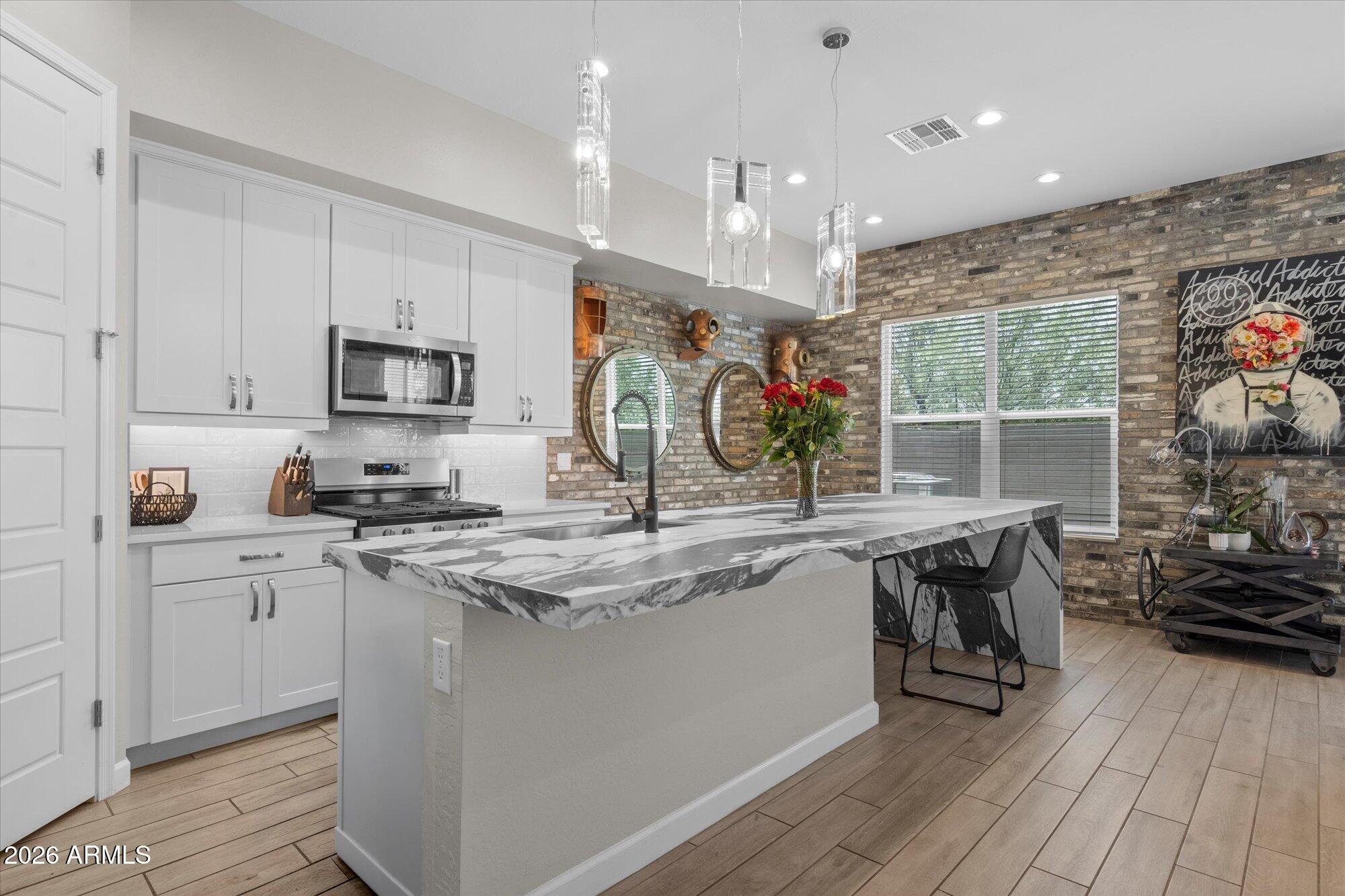 5041 E WOODRIDGE Drive