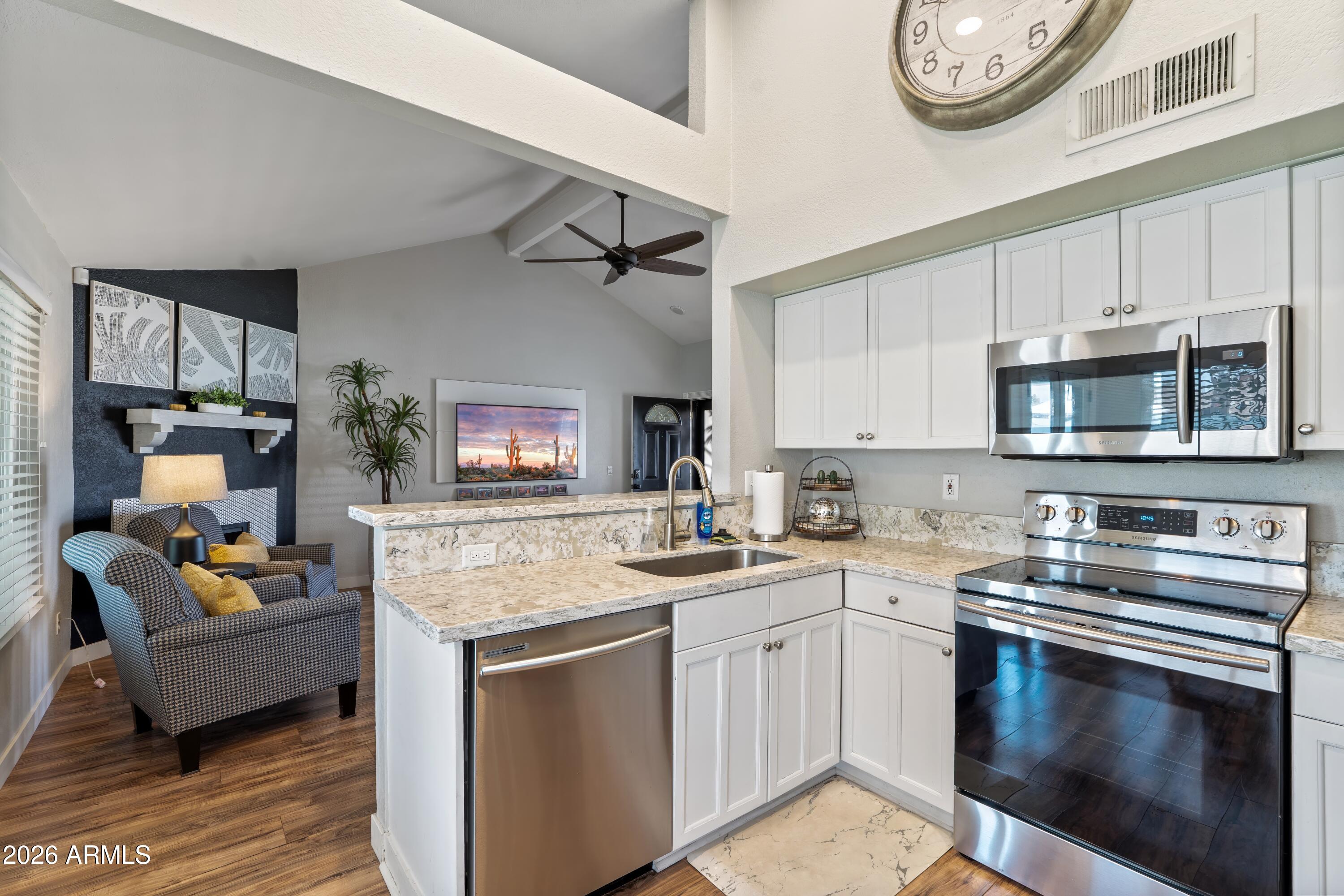 2213 W IRMA Lane