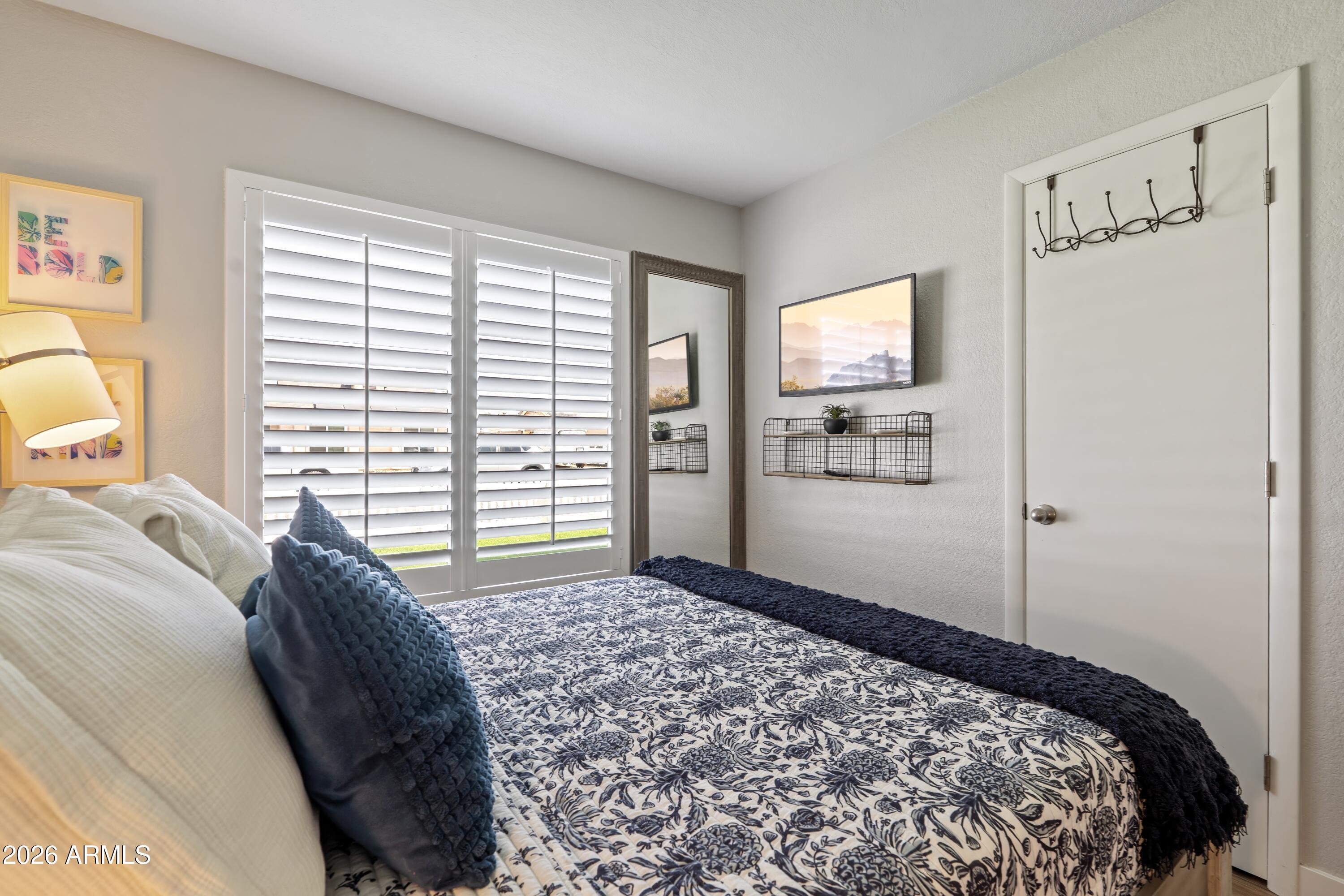 2213 W IRMA Lane
