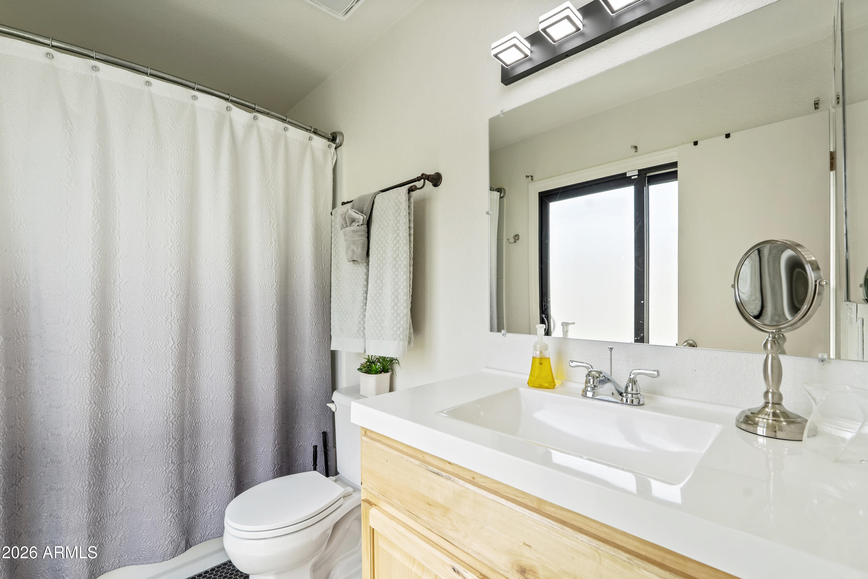2213 W IRMA Lane