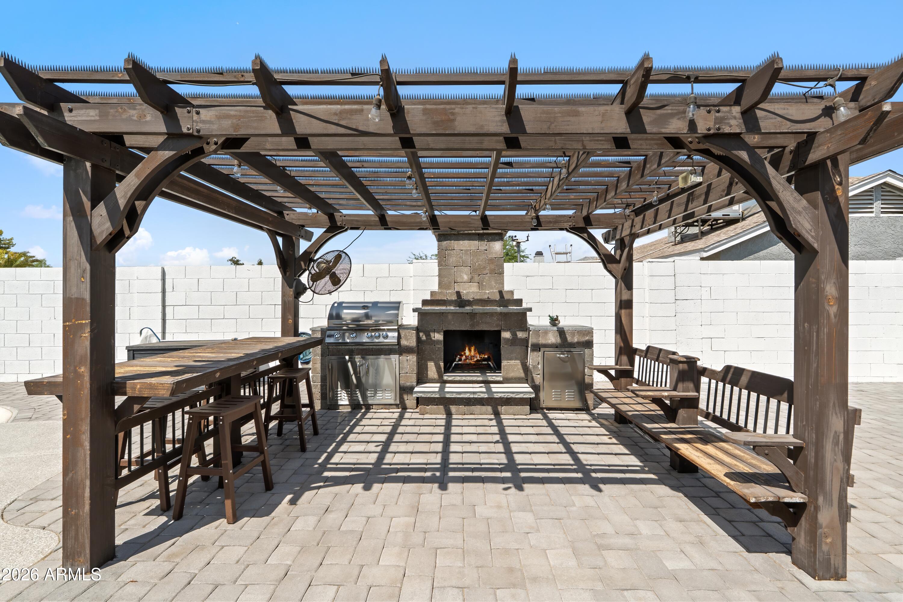2213 W IRMA Lane