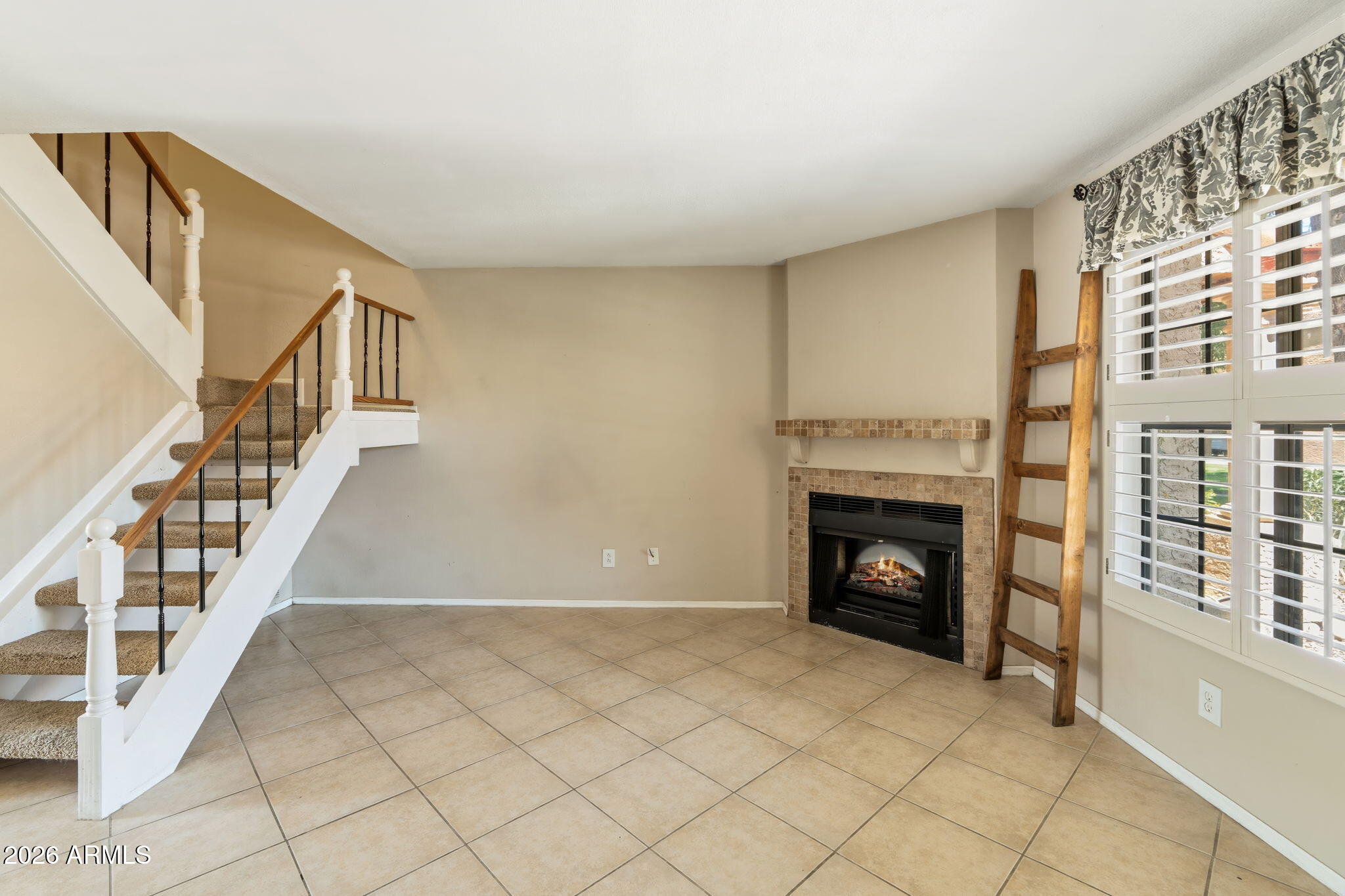 4901 E KELTON Lane 1003