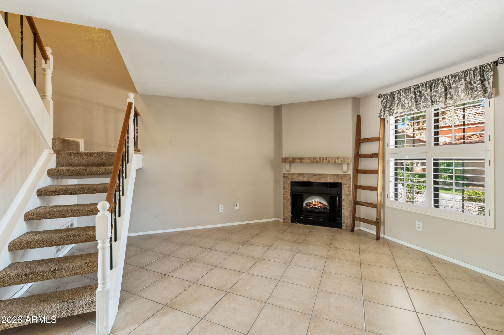 4901 E KELTON Lane 1003