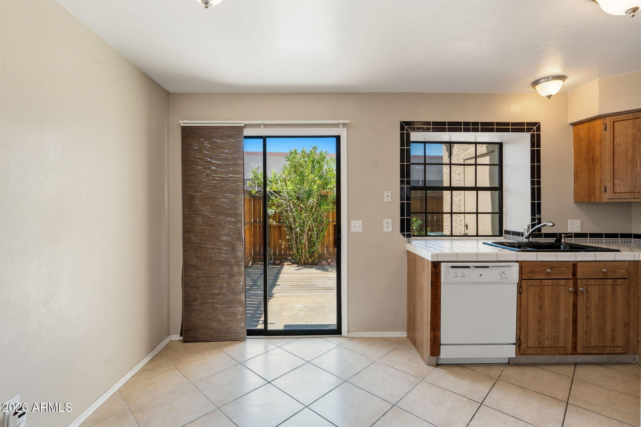 4901 E KELTON Lane 1003