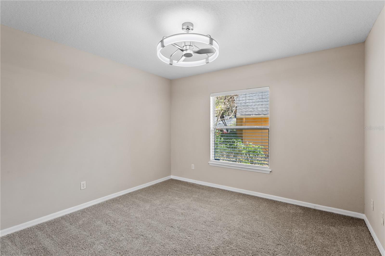 690 OAK HOLLOW WAY