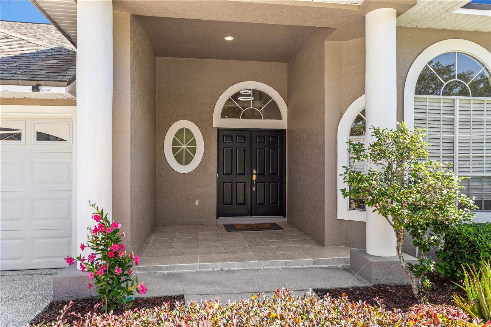 690 OAK HOLLOW WAY