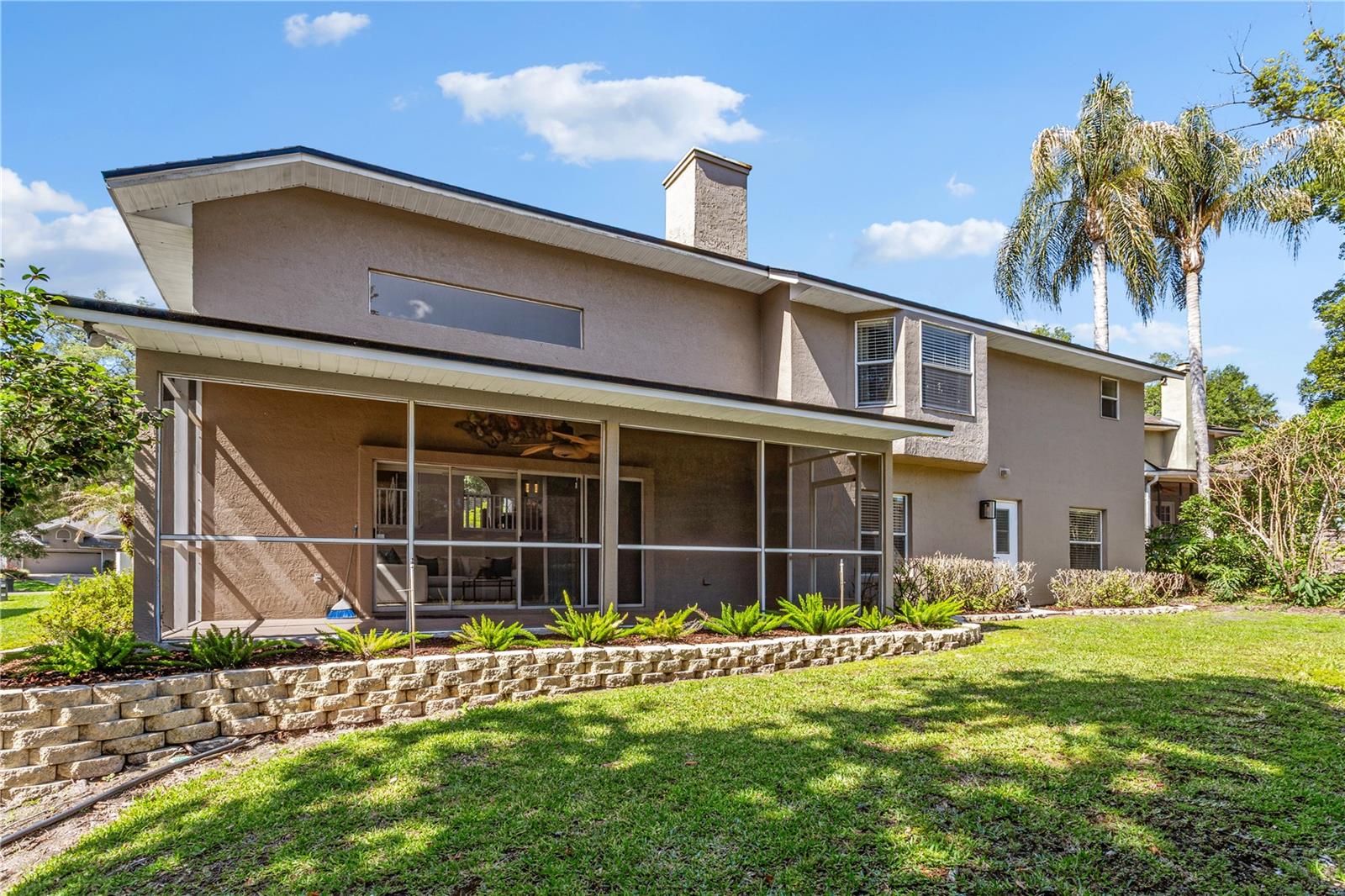 690 OAK HOLLOW WAY