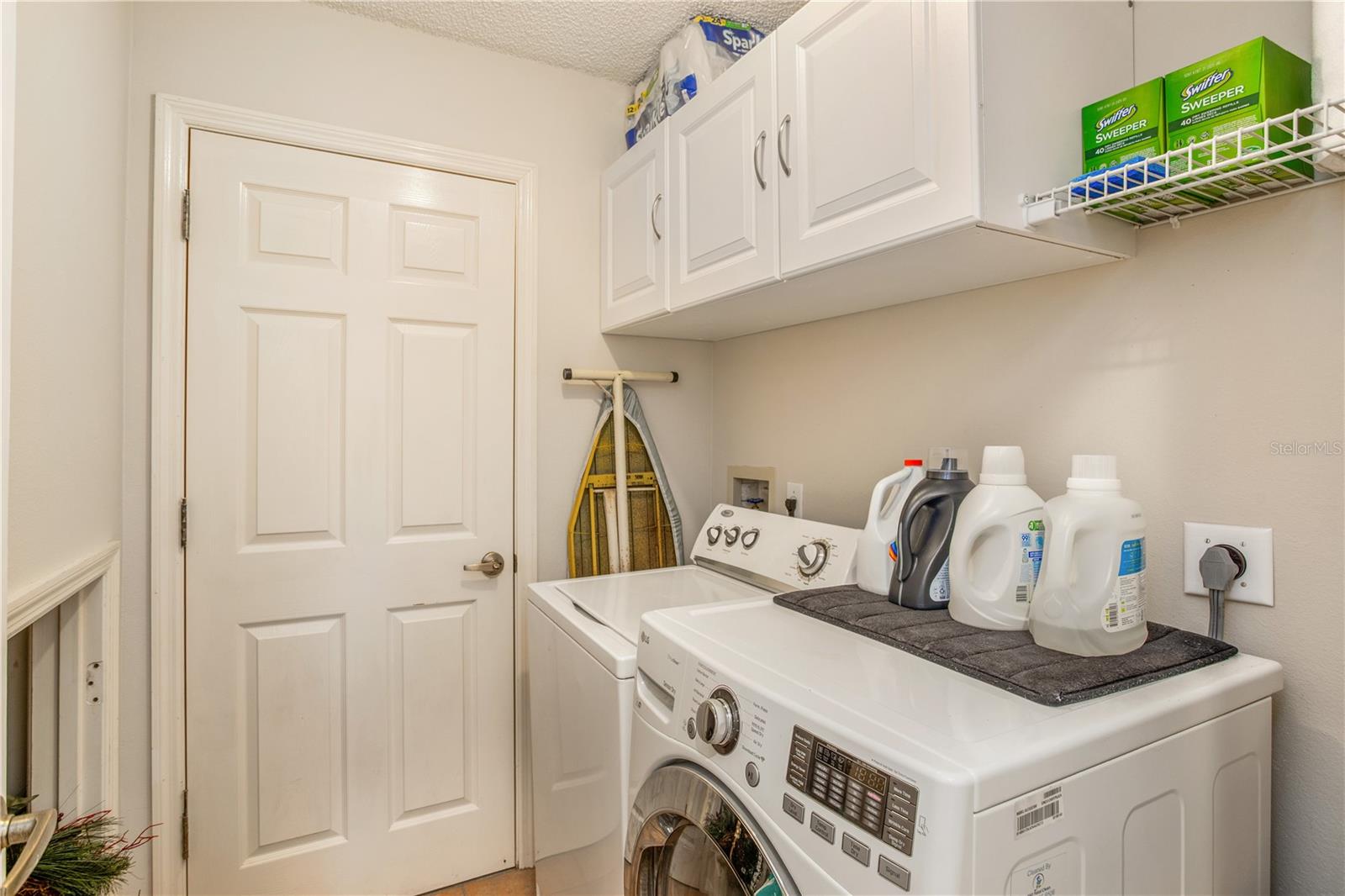 3920 RUNNING WATER DR