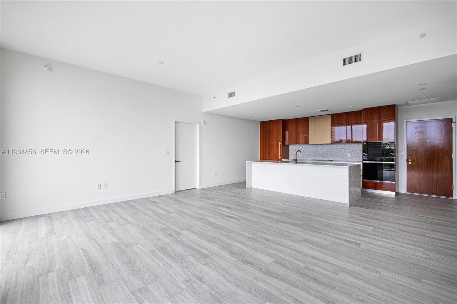 2678 Tigertail Ave # 404