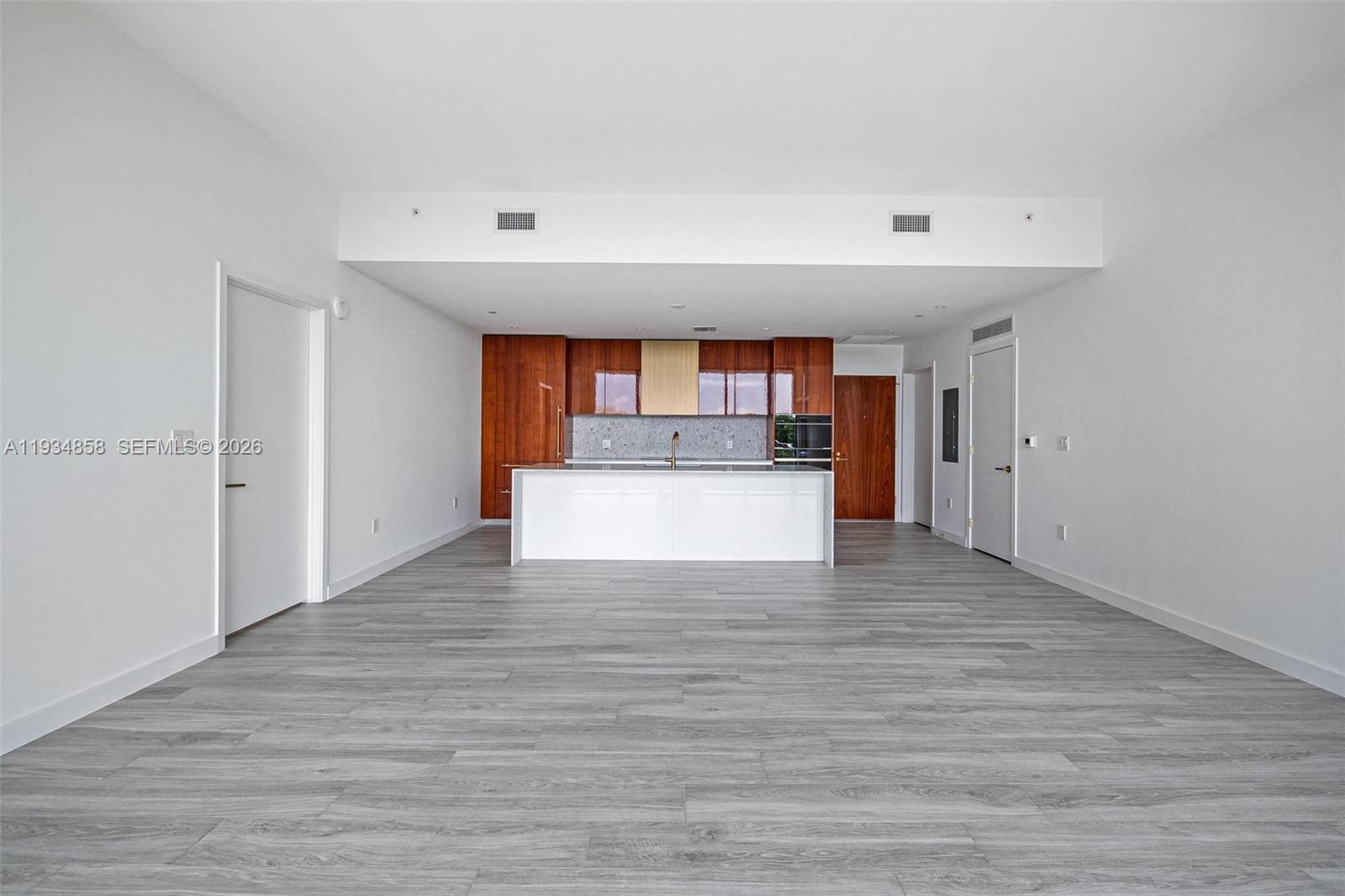 2678 Tigertail Ave # 404