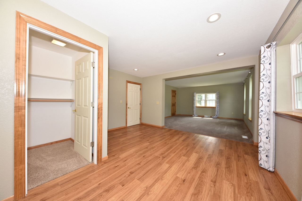 405 Mill St