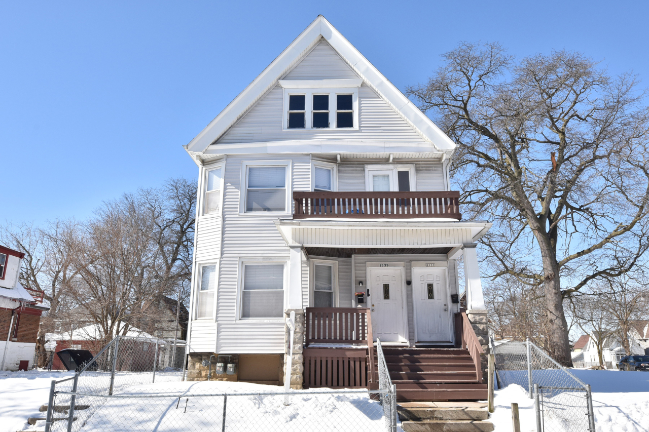 2135 N 44th St