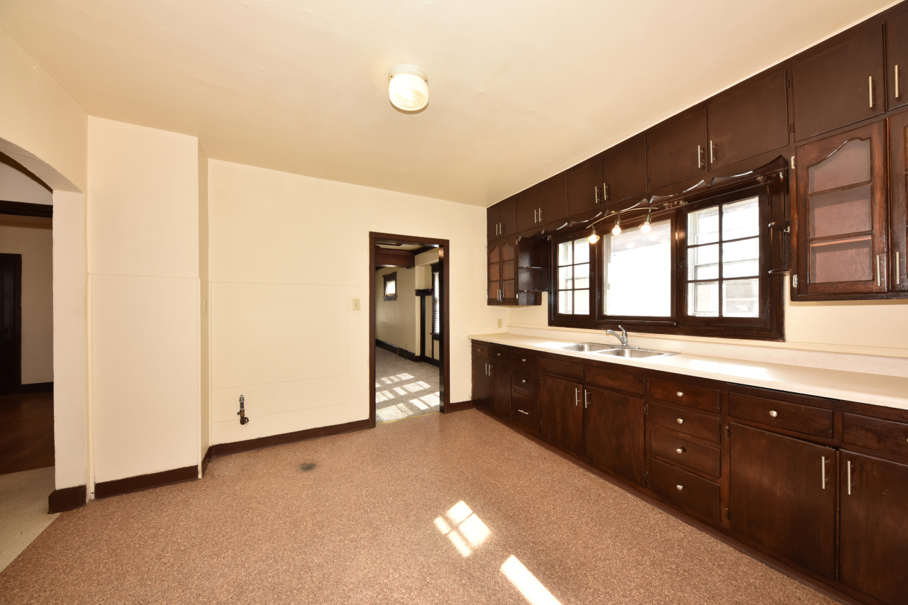 2749 N 36th St Unit: 2751