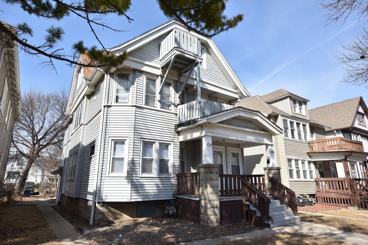 2749 N 36th St Unit: 2751