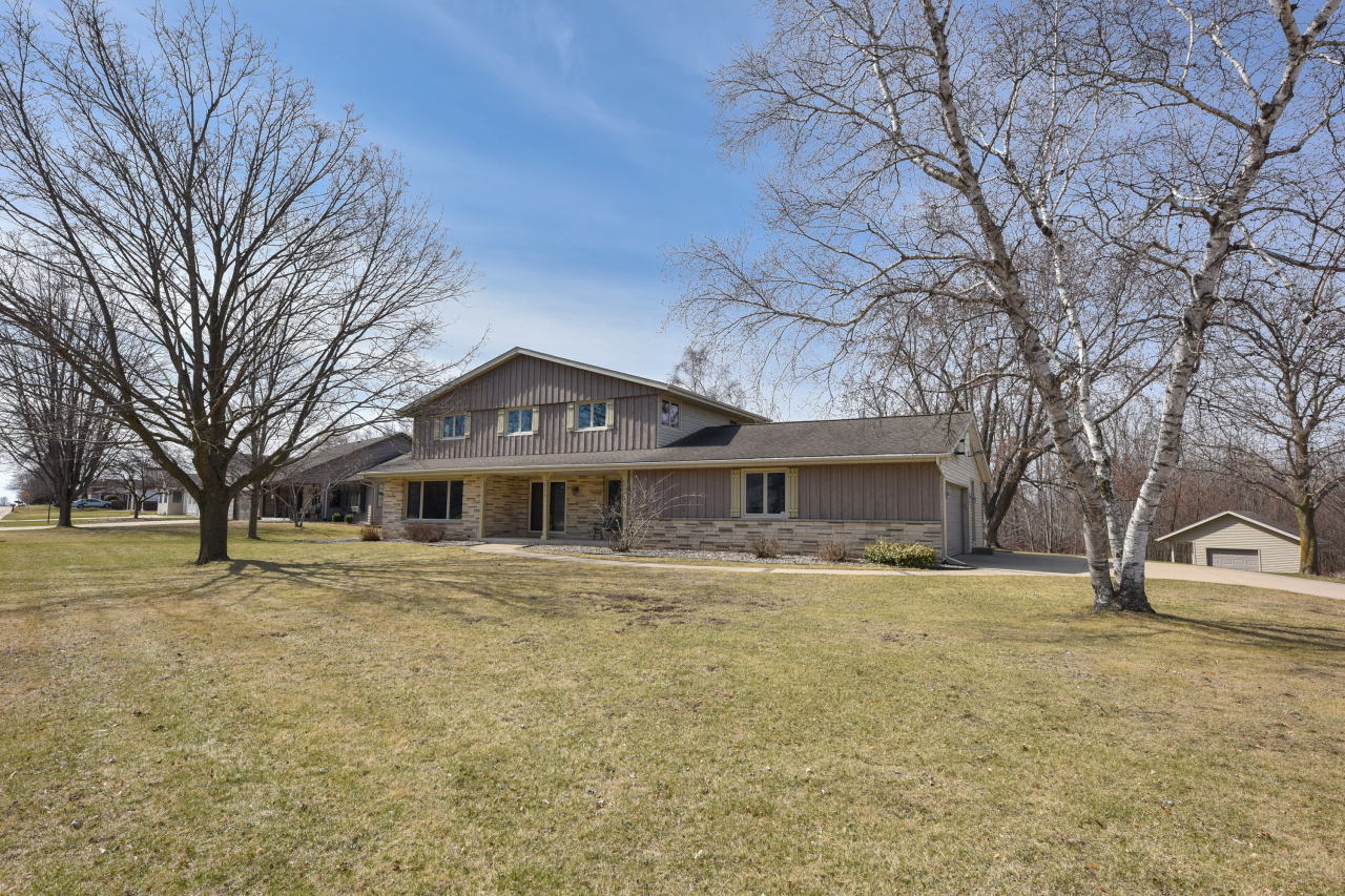 215 Michael St