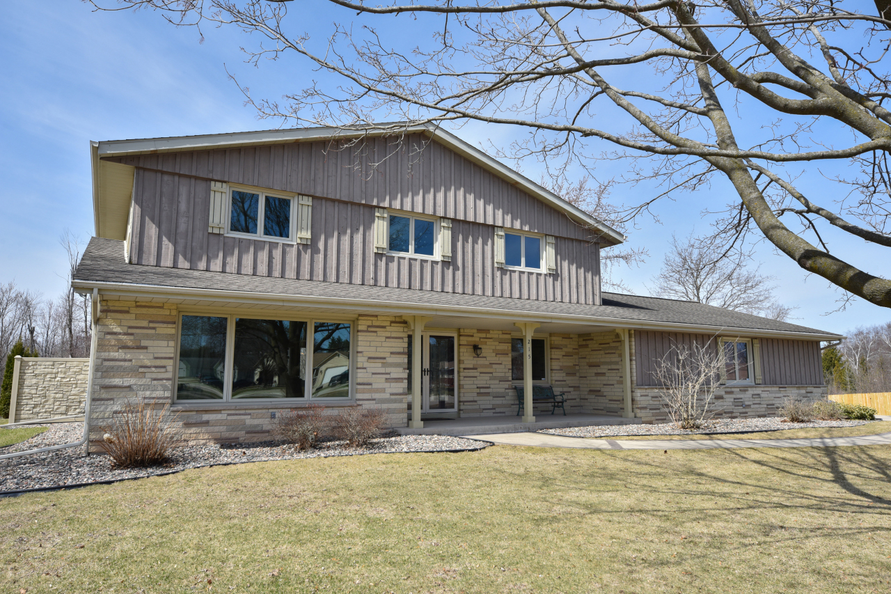 215 Michael St