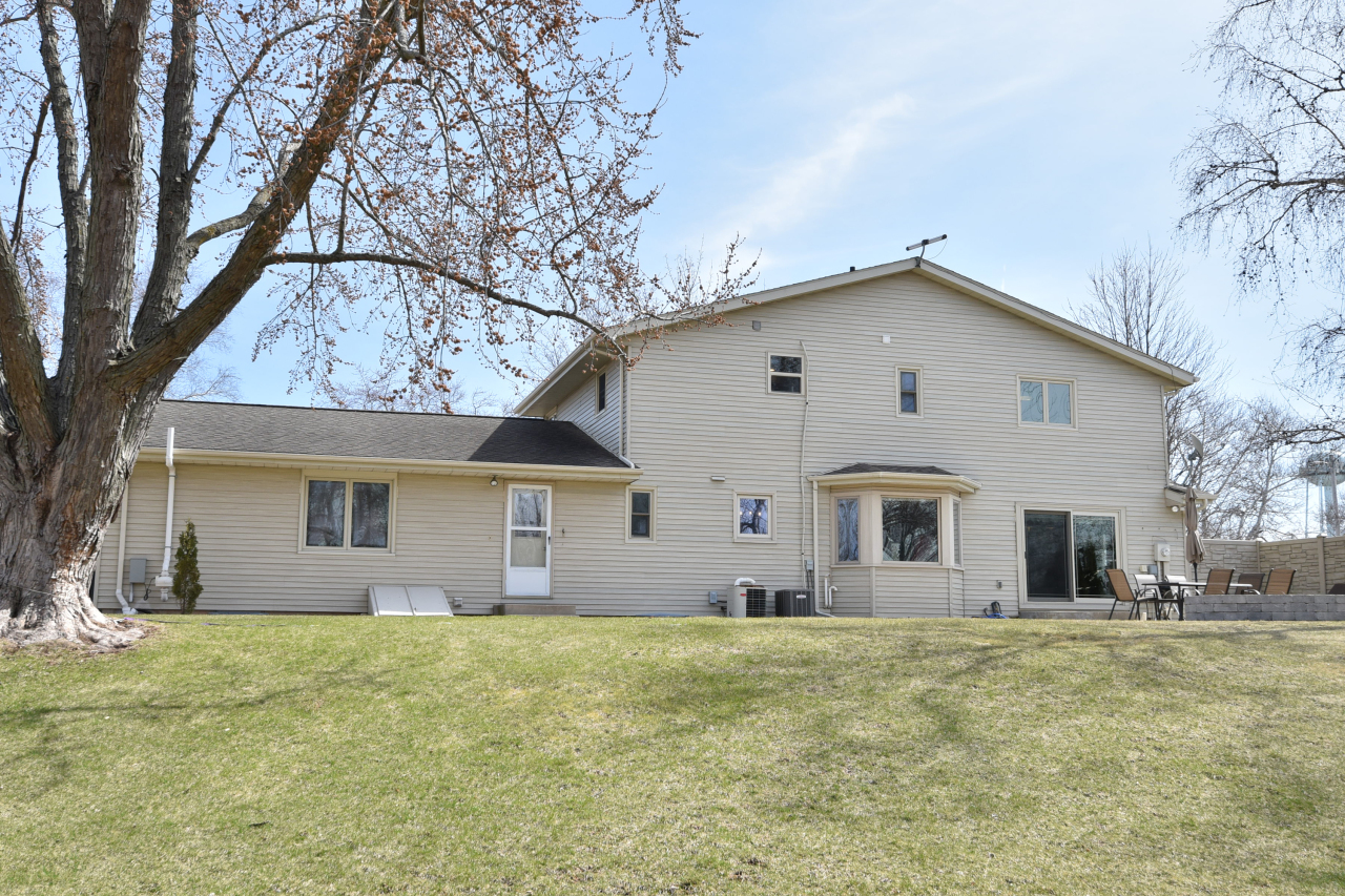 215 Michael St