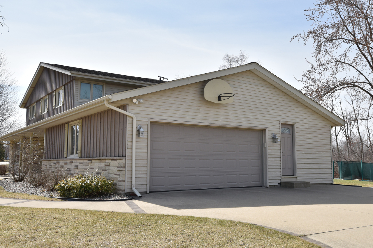 215 Michael St