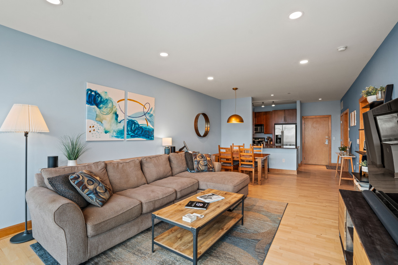 1550 E Royall Pl Unit: 1002