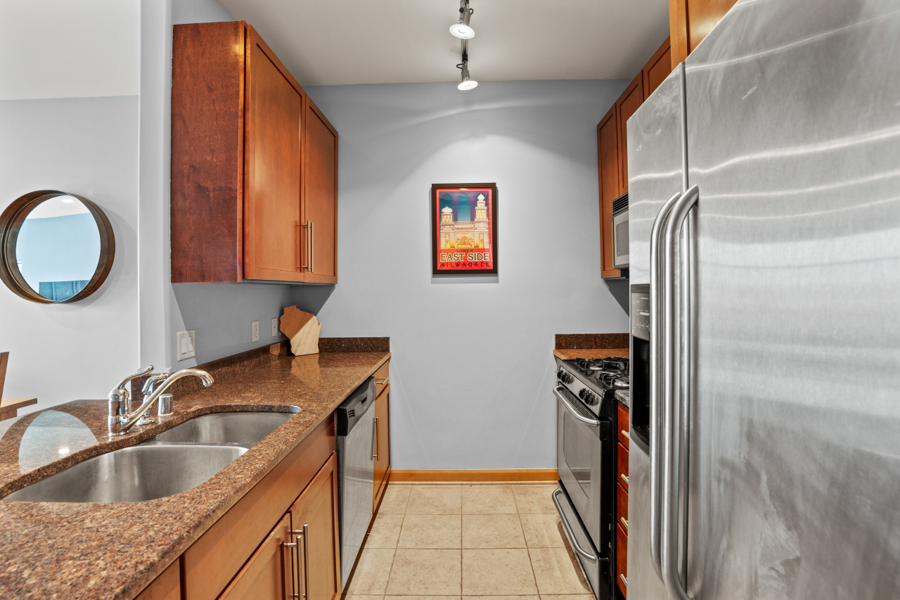 1550 E Royall Pl Unit: 1002