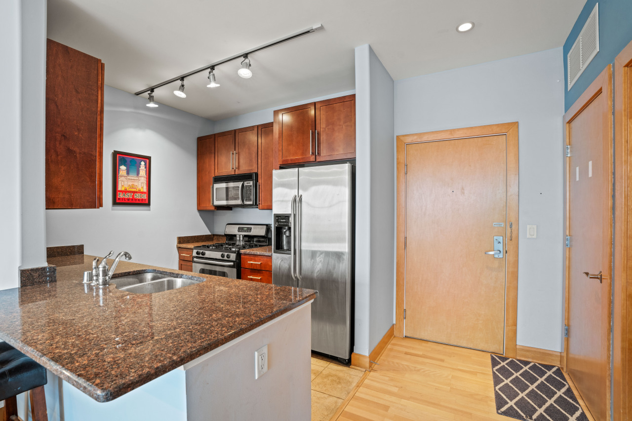 1550 E Royall Pl Unit: 1002