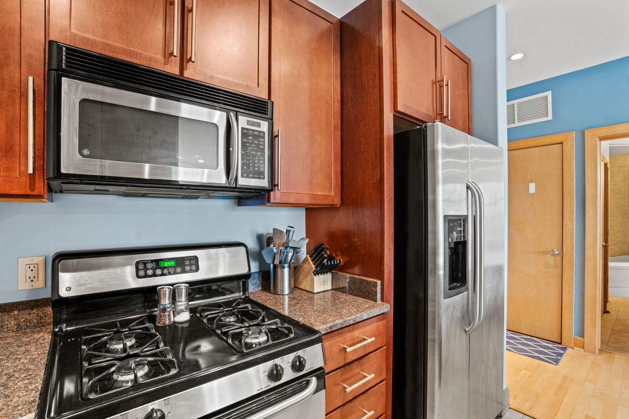 1550 E Royall Pl Unit: 1002