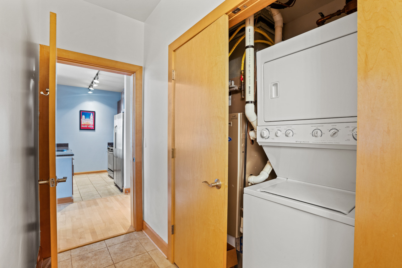 1550 E Royall Pl Unit: 1002