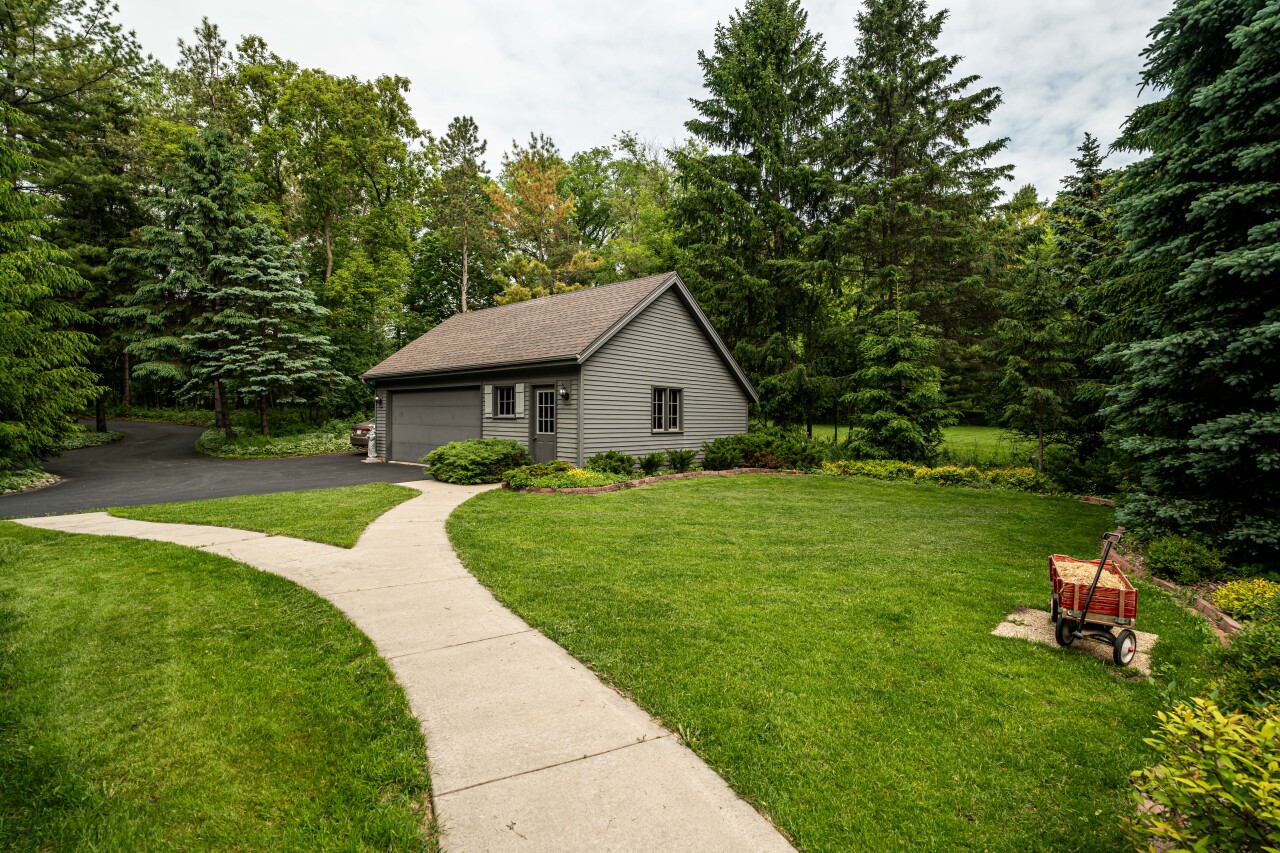 724 N Green Bay Rd