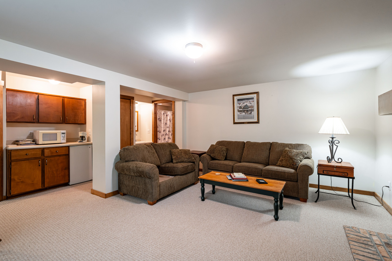724 N Green Bay Rd