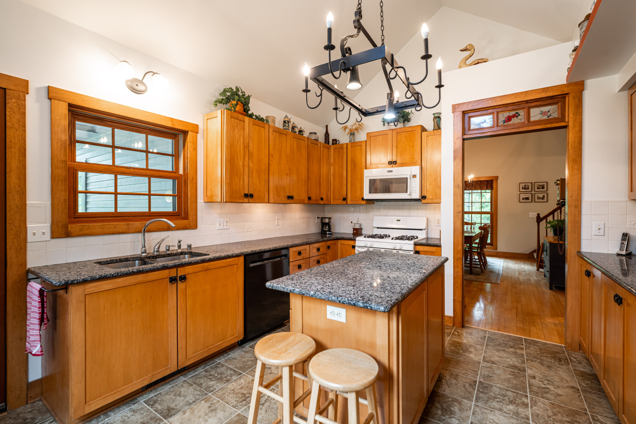 724 N Green Bay Rd