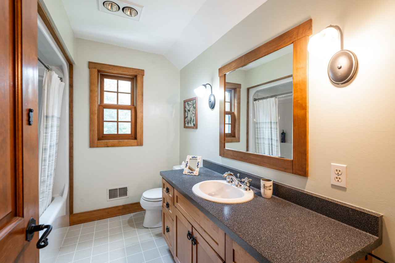 724 N Green Bay Rd