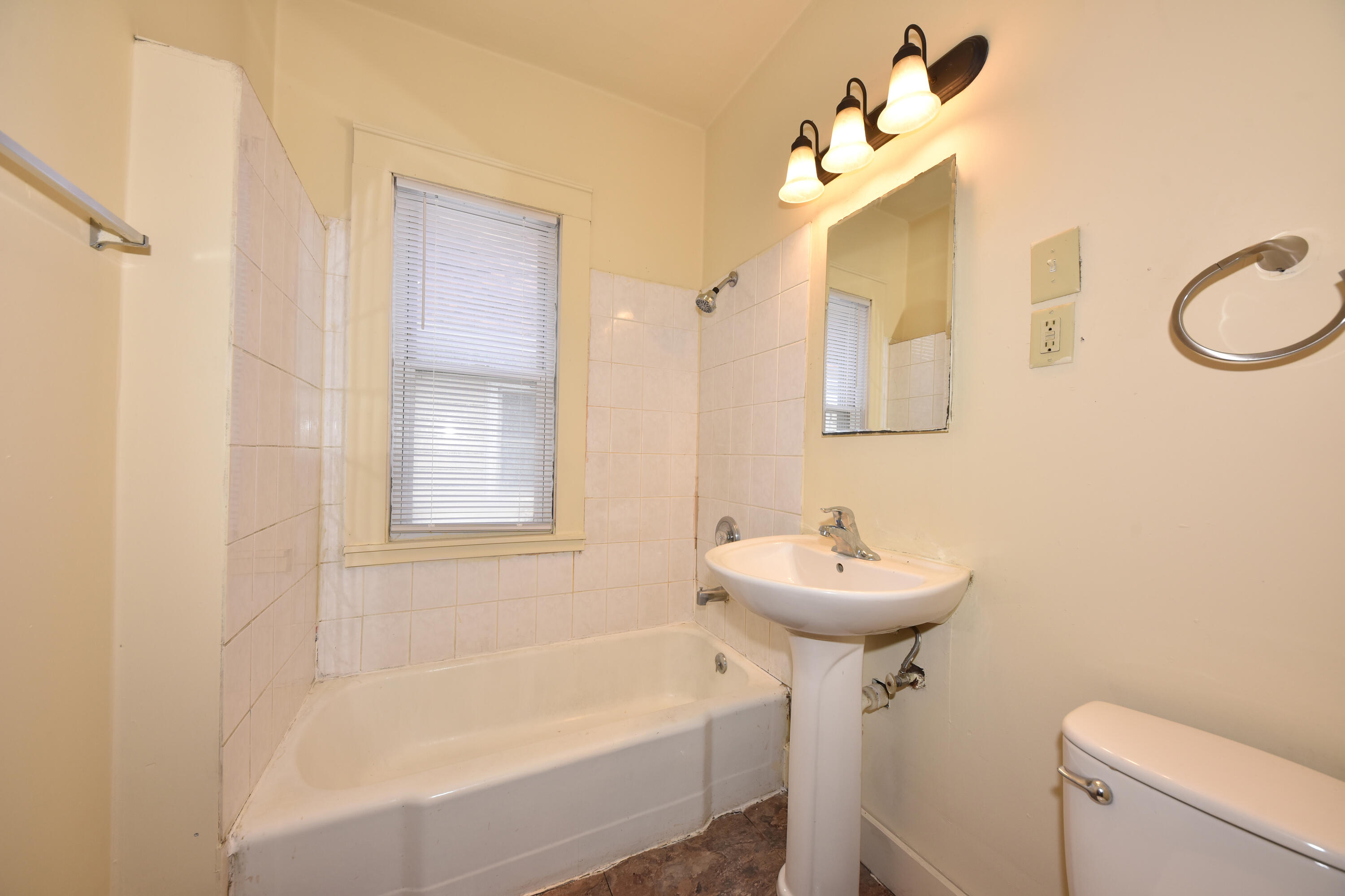 2338 N 45th St Unit: 2340