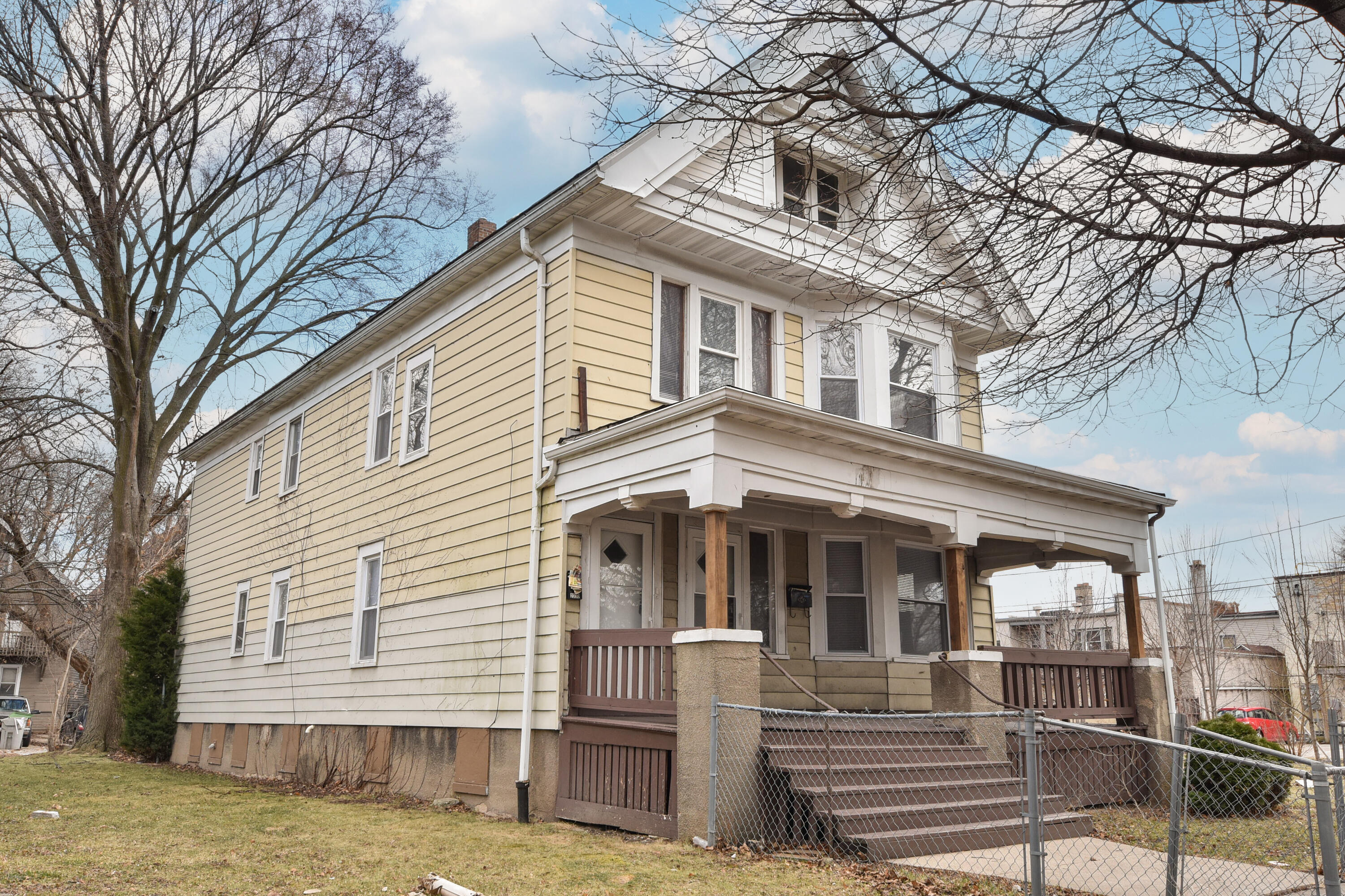 2328 N 45th St Unit: 2330