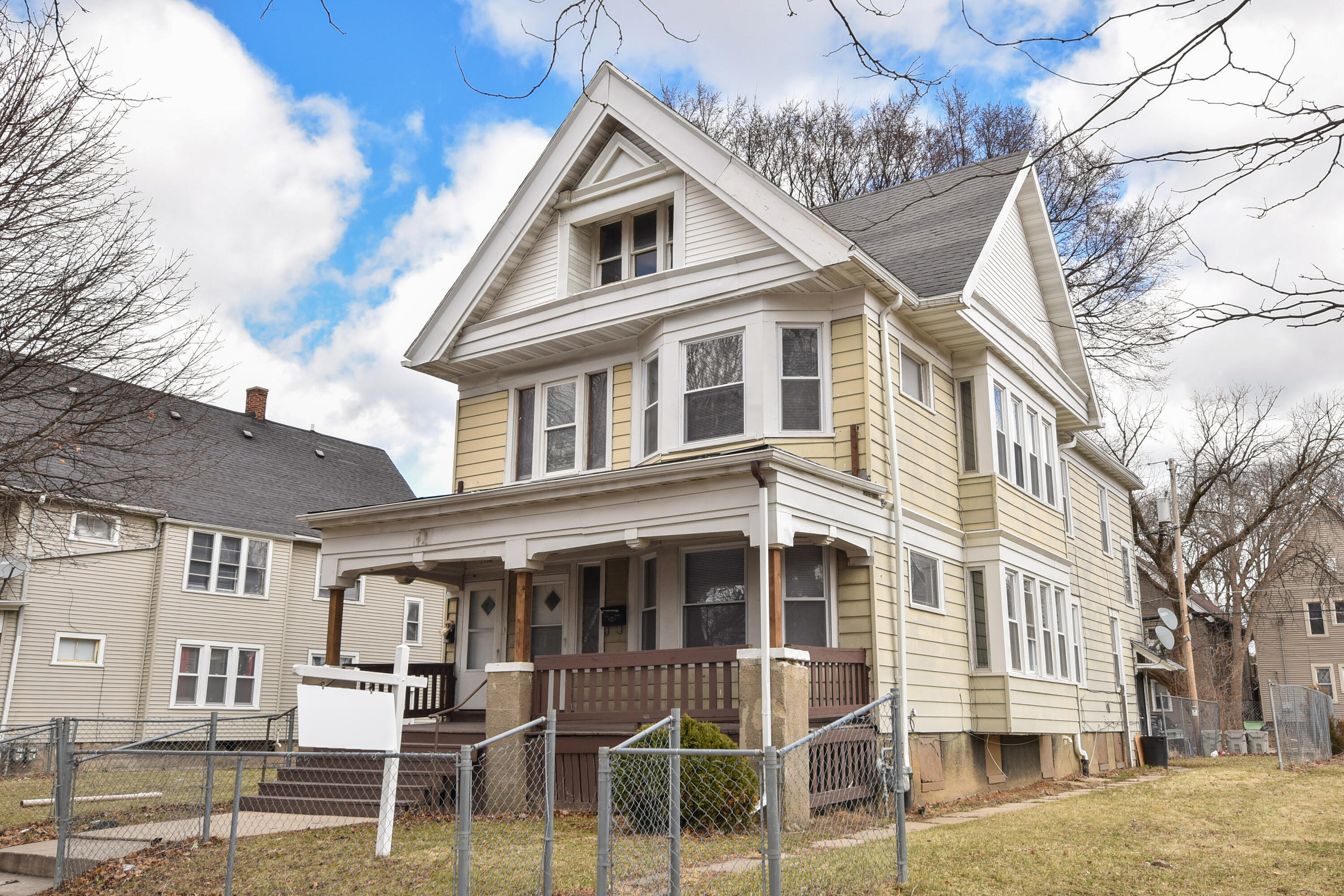 2328 N 45th St Unit: 2330