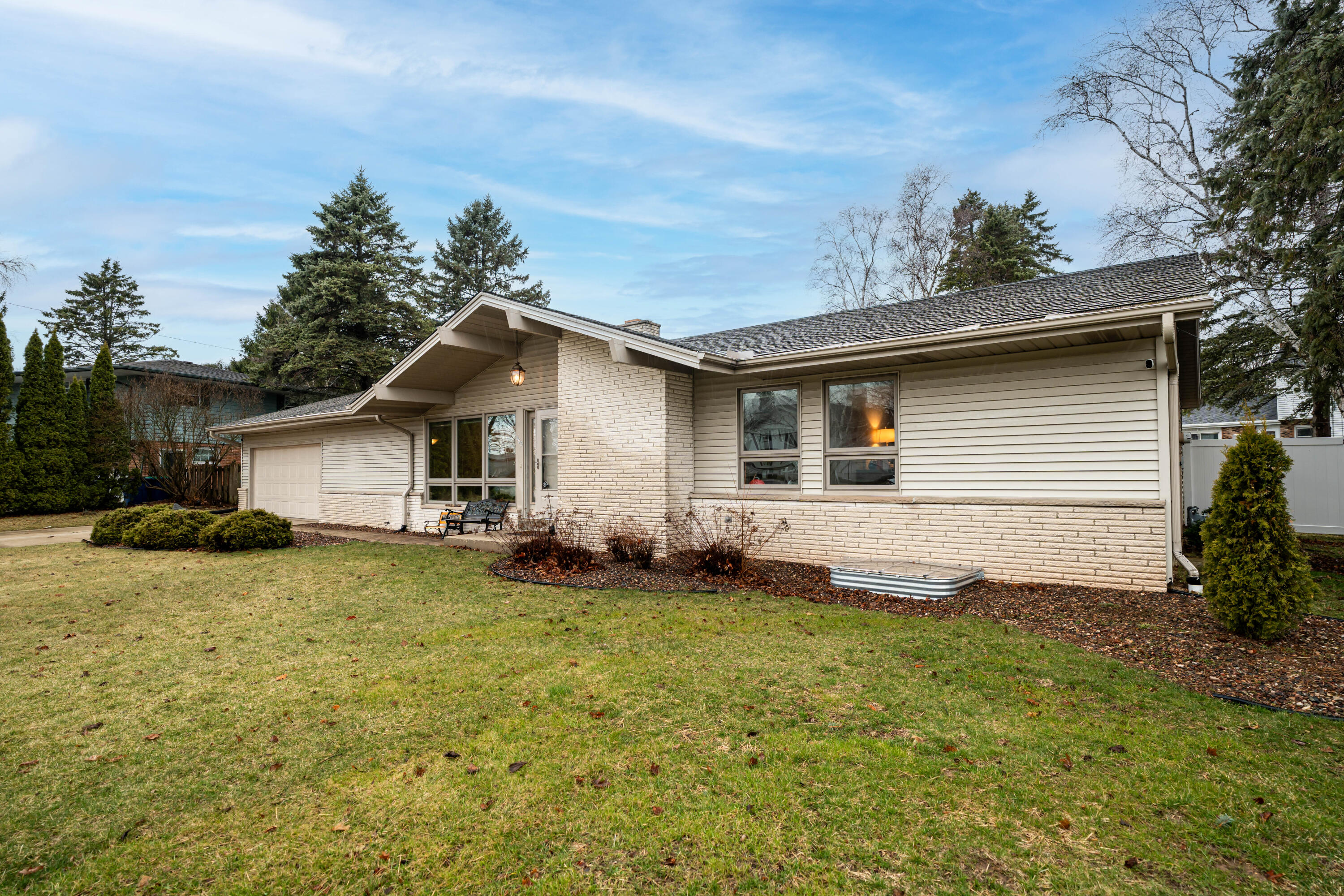 955 W Whitefish Rd