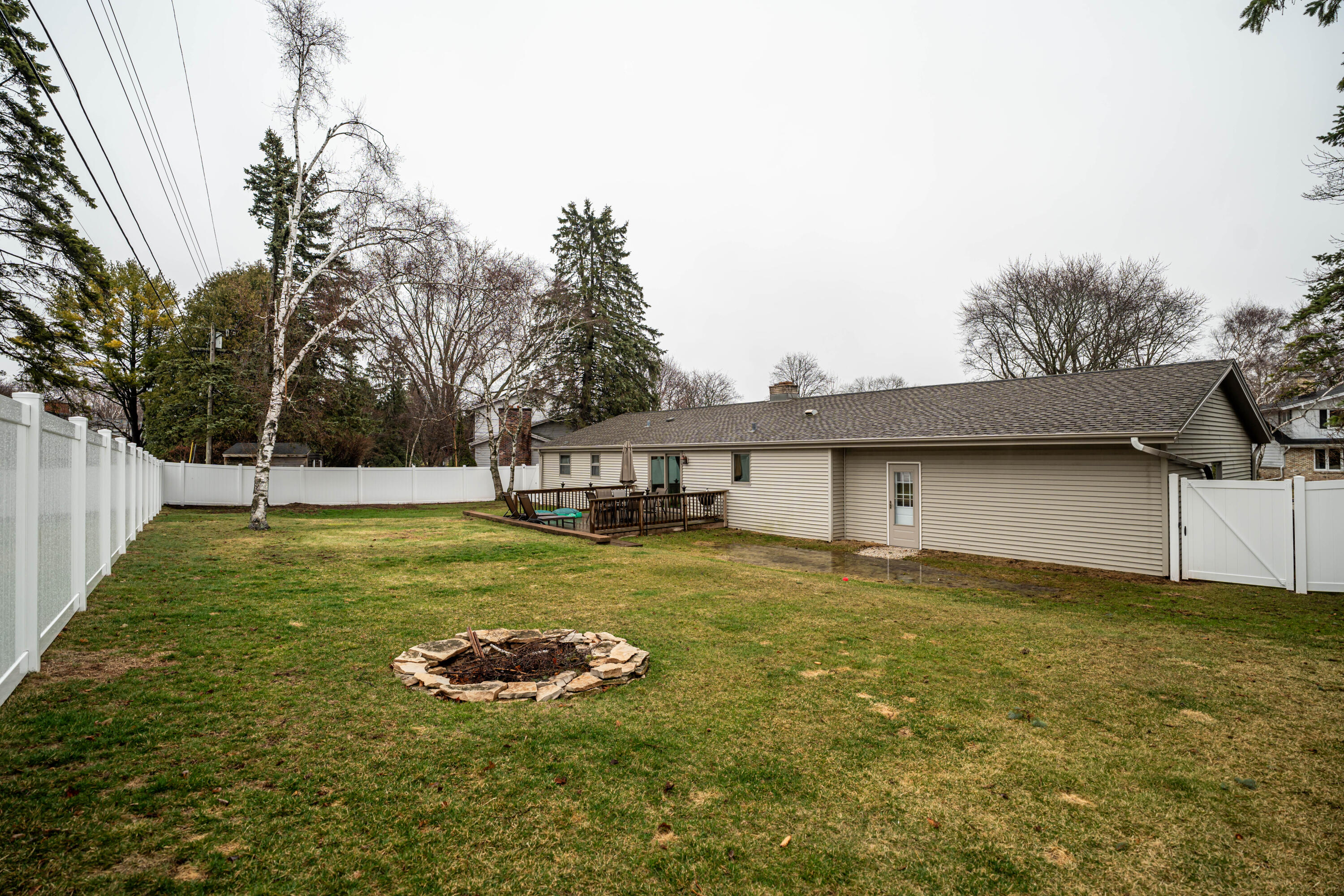 955 W Whitefish Rd
