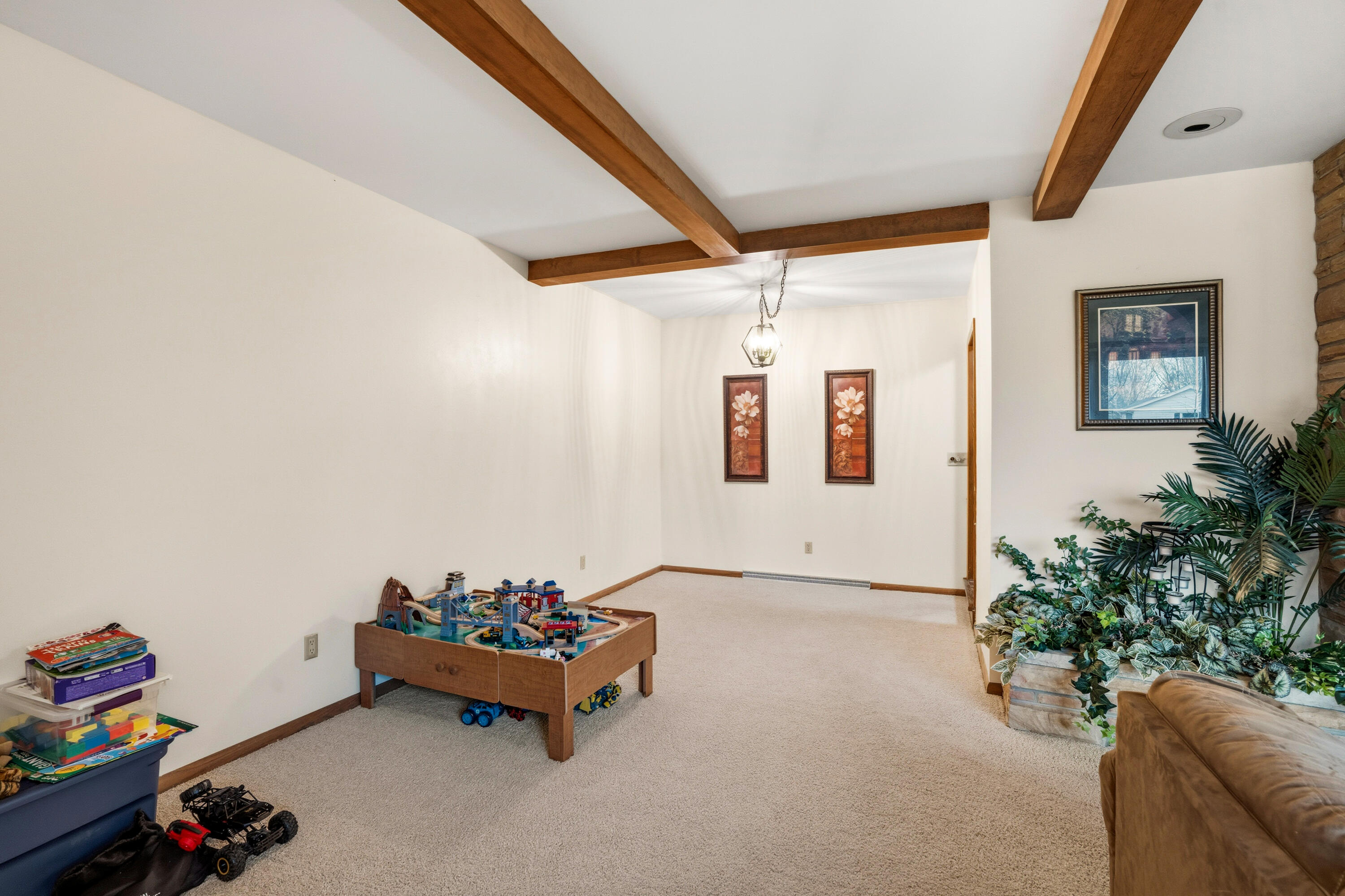 955 W Whitefish Rd