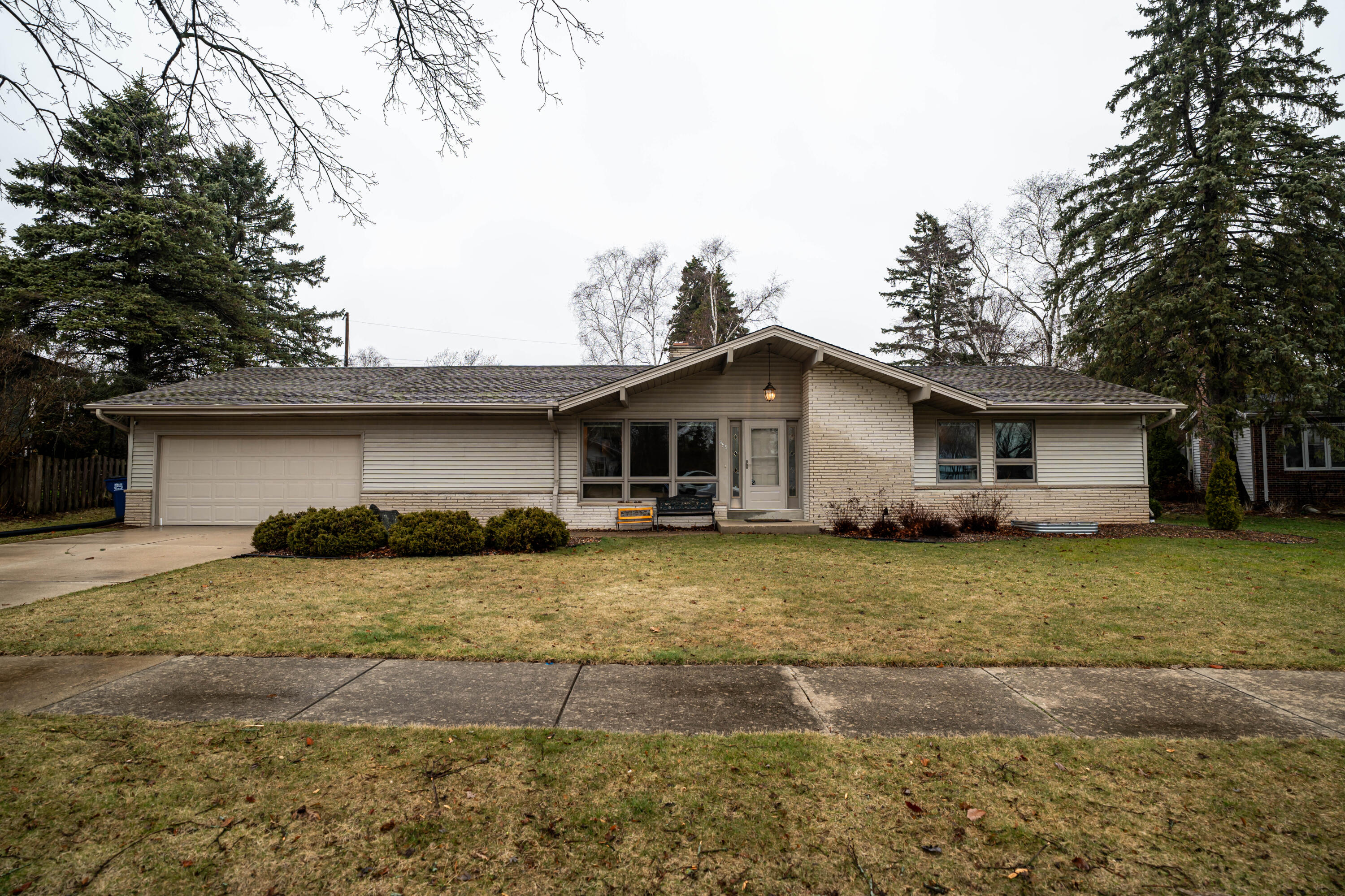 955 W Whitefish Rd